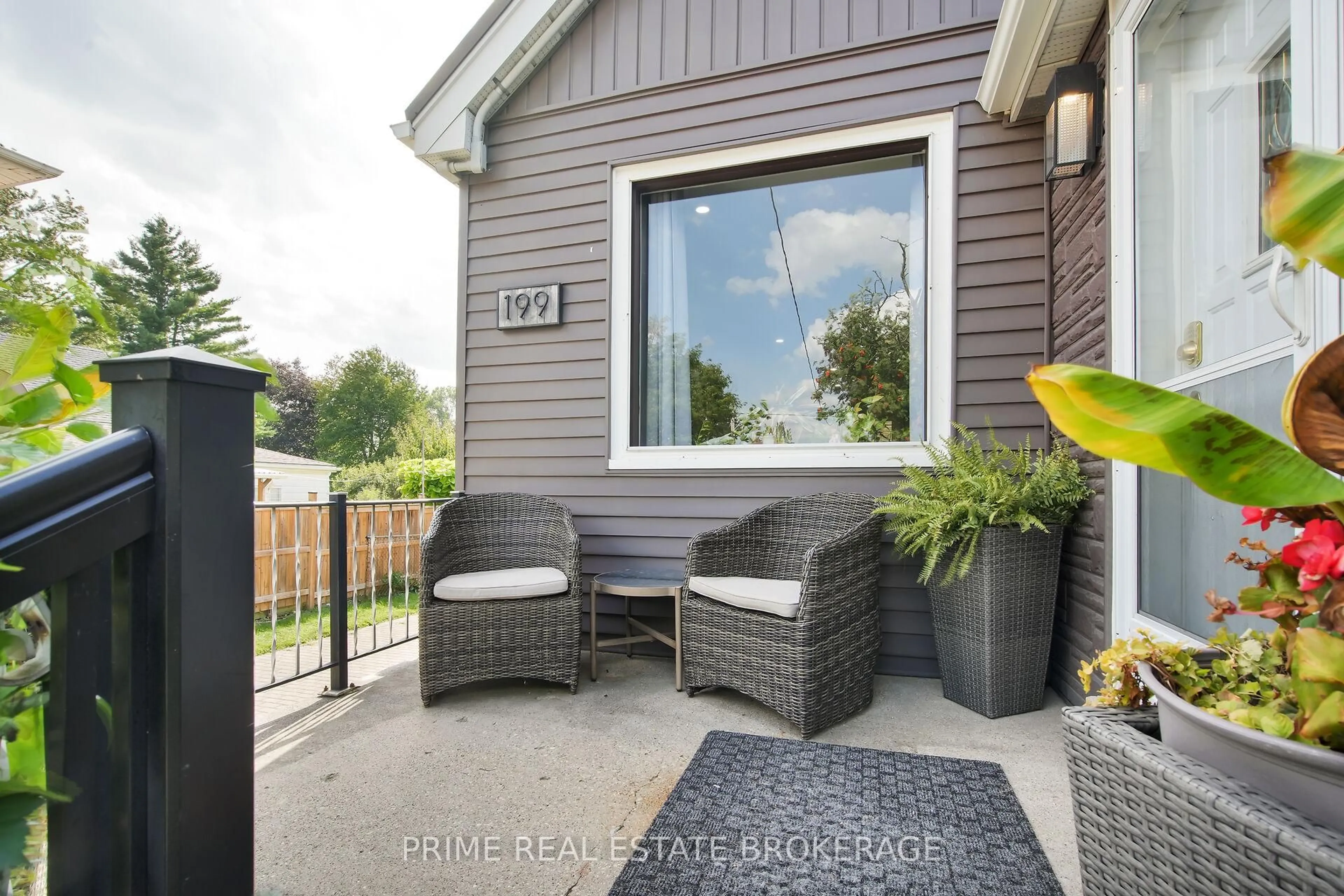 Patio, street for 199 Vancouver St, London East Ontario N5W 4R5