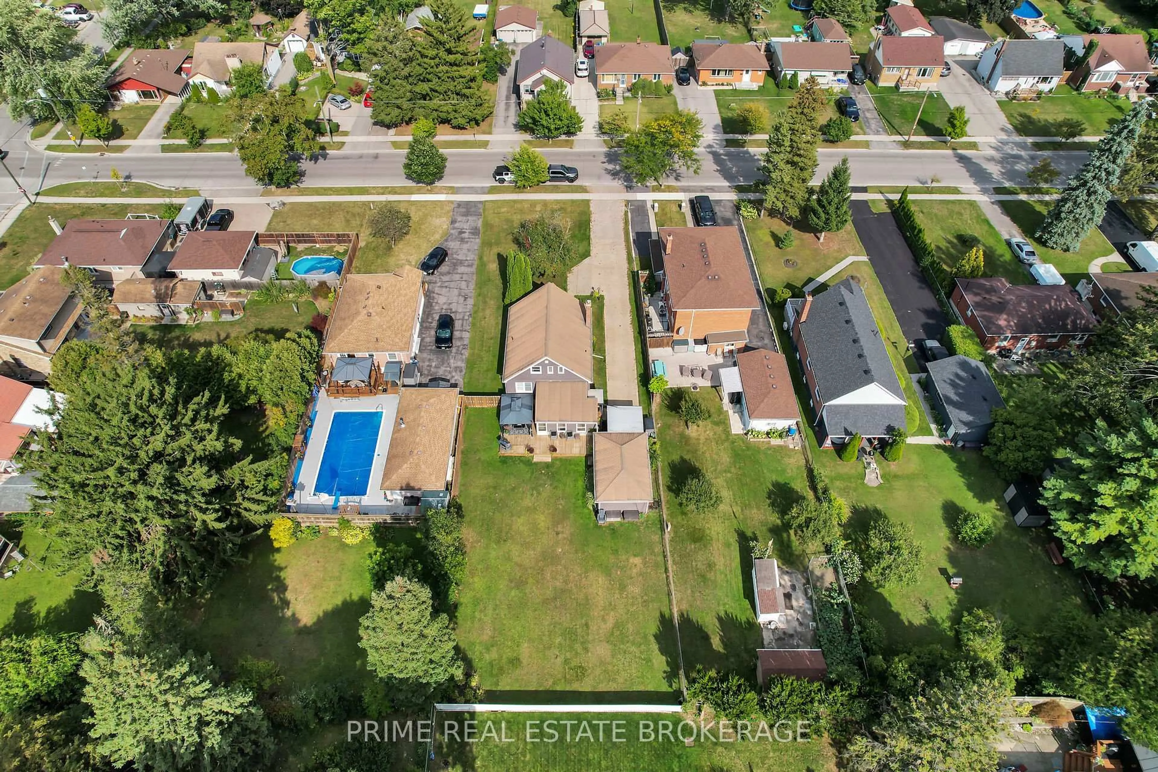 A pic from outside/outdoor area/front of a property/back of a property/a pic from drone, street for 199 Vancouver St, London East Ontario N5W 4R5