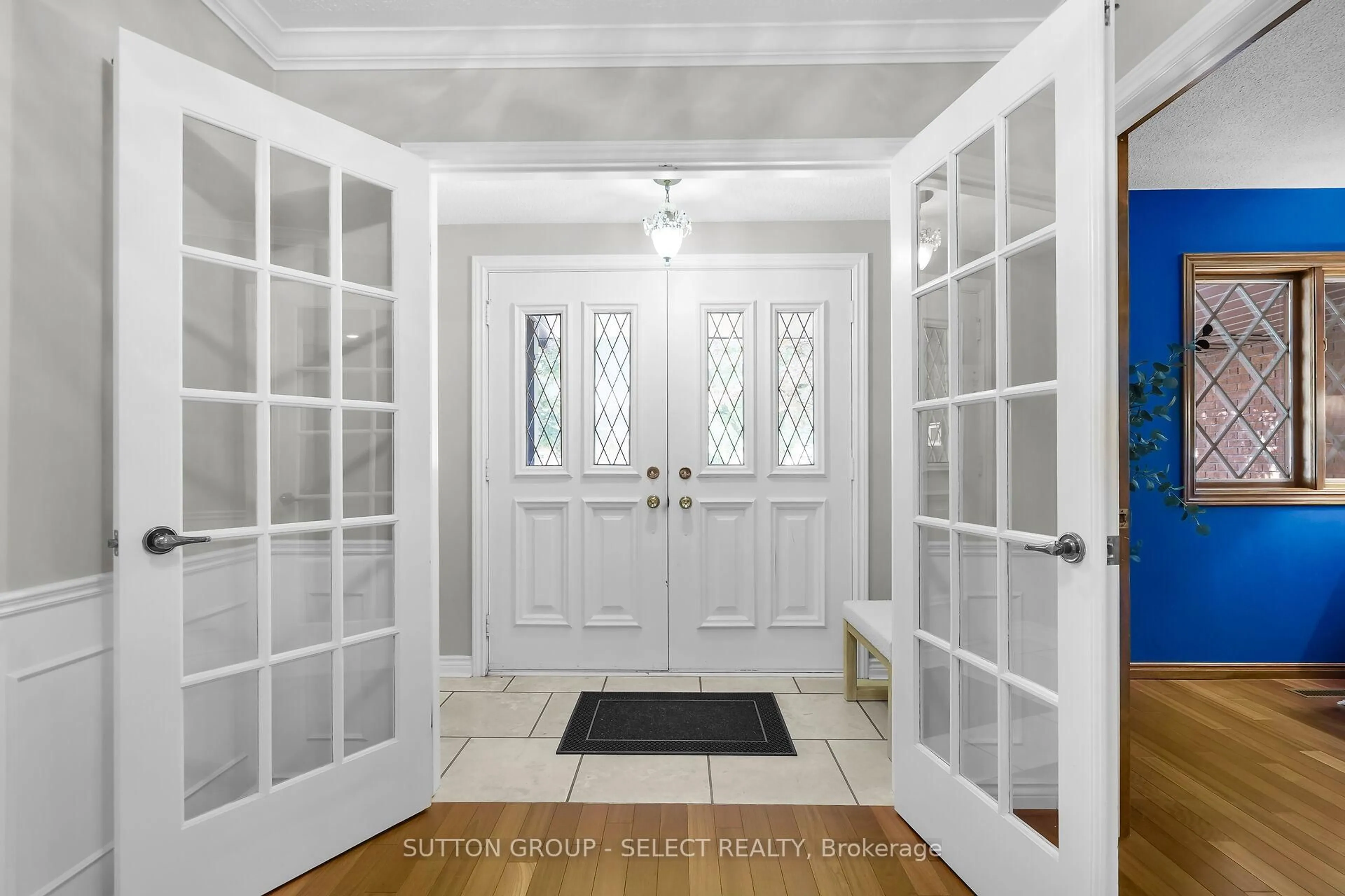 Indoor entryway for 1398 Sprucedale Ave, London North Ontario N5X 2N8