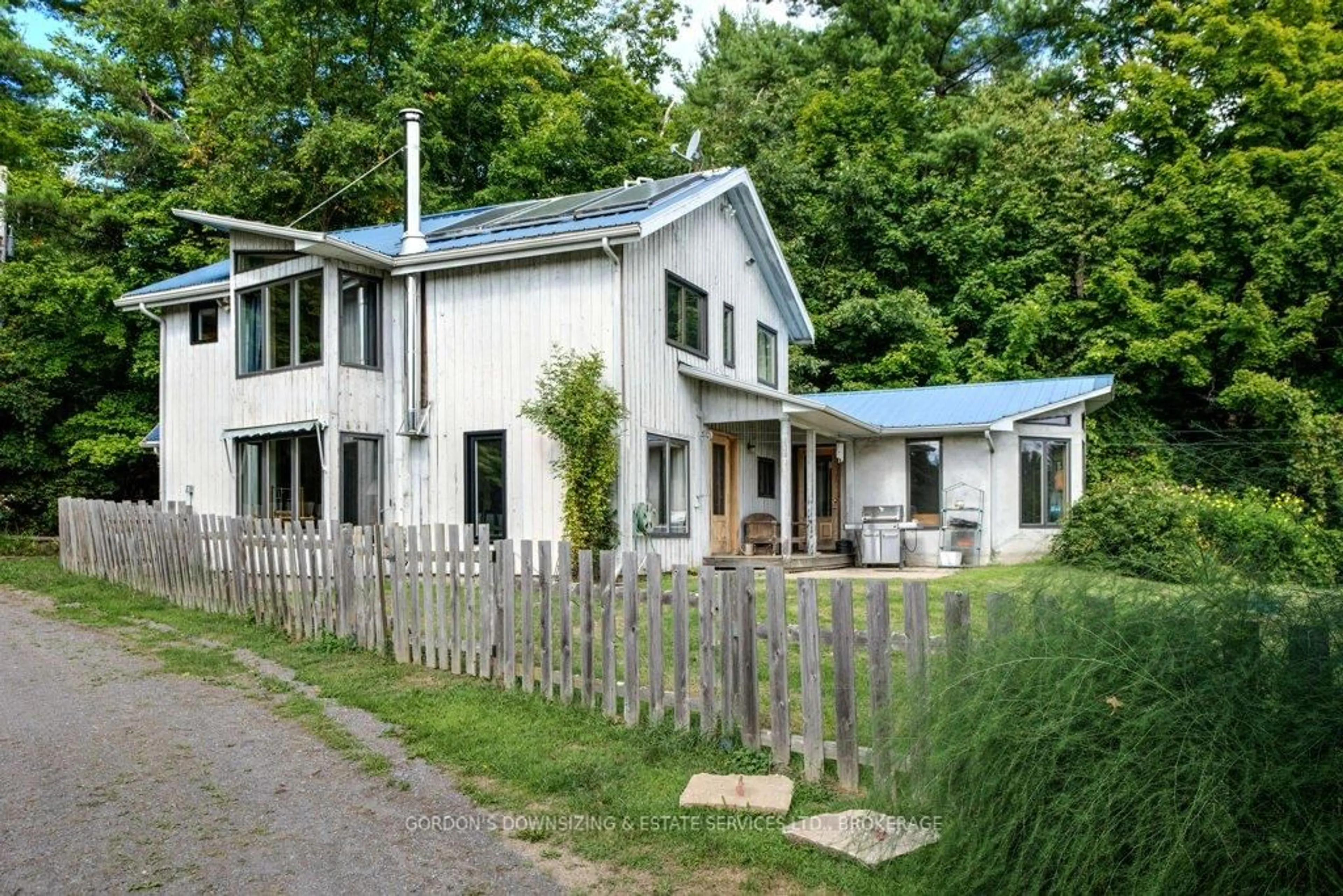 Home with vinyl exterior material, building for 1084 Moon Rd, Godfrey Ontario K0H 1T0