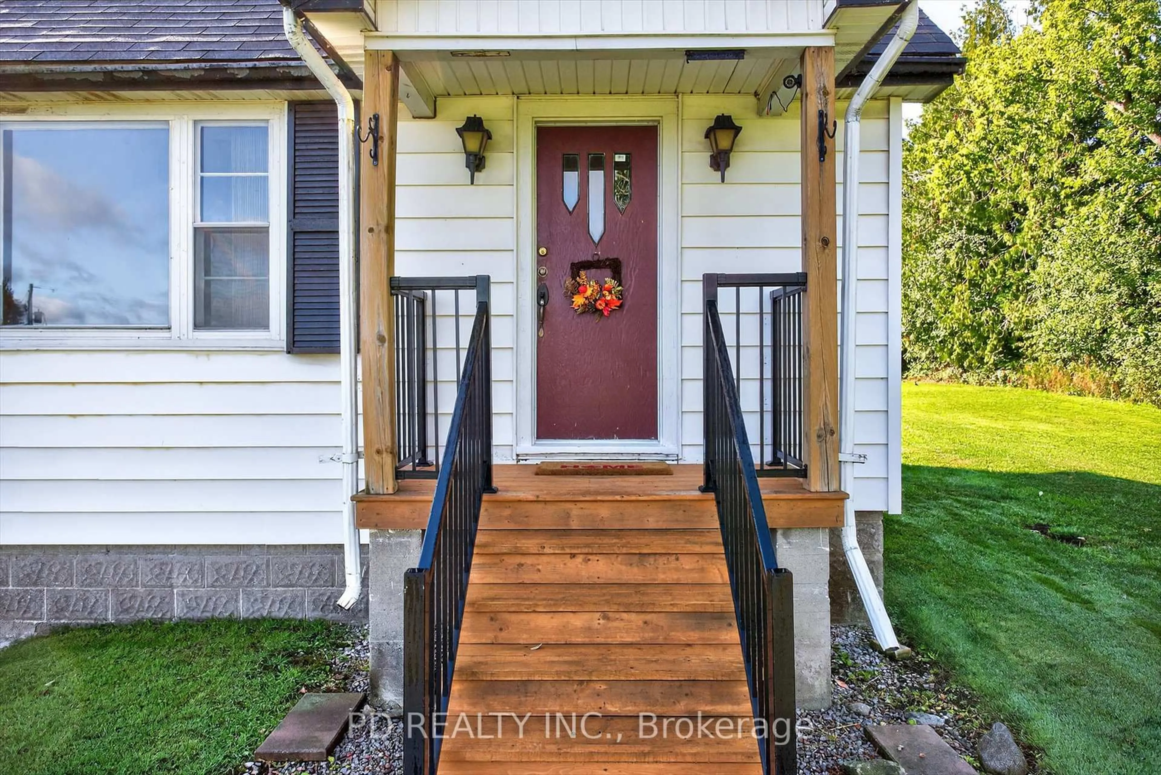 Indoor entryway for 4482 Highway 7, Kawartha Lakes Ontario K0L 2W0