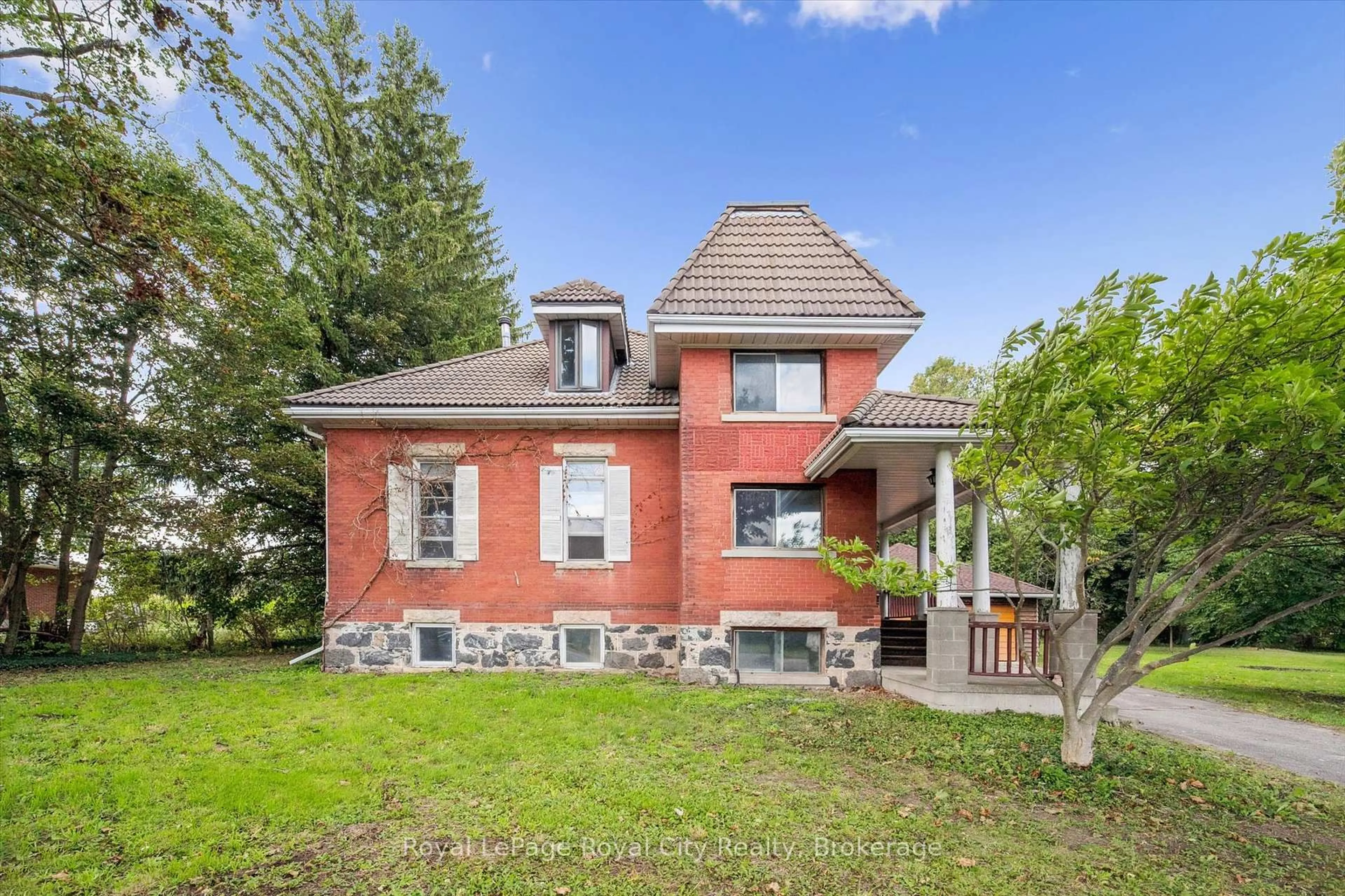 Home with brick exterior material, unknown for 7216 Wellington County Rd 30, Guelph/Eramosa Ontario N0B 1B0