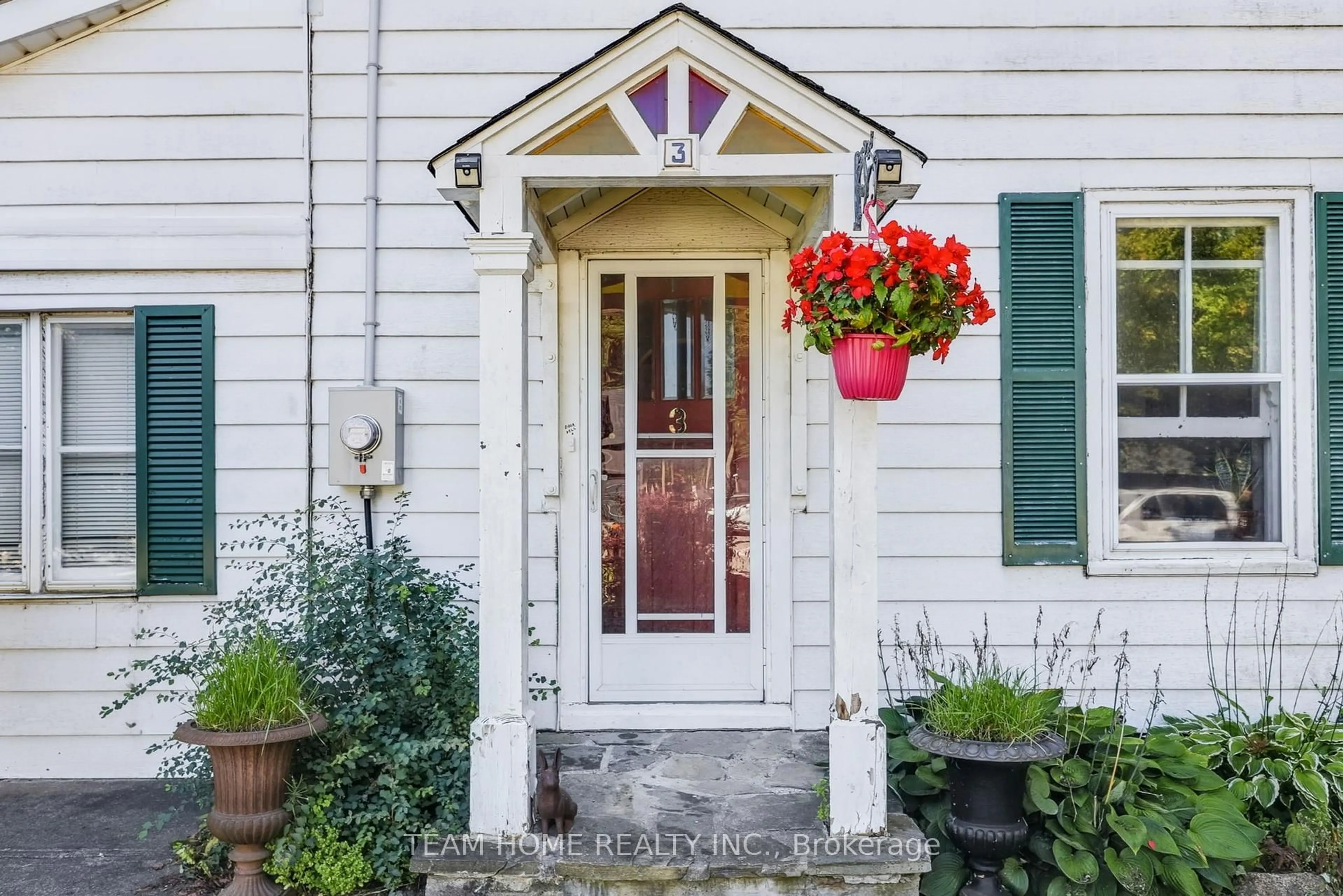 Indoor entryway for 3 Dundas St, Erin Ontario N0B 1T0