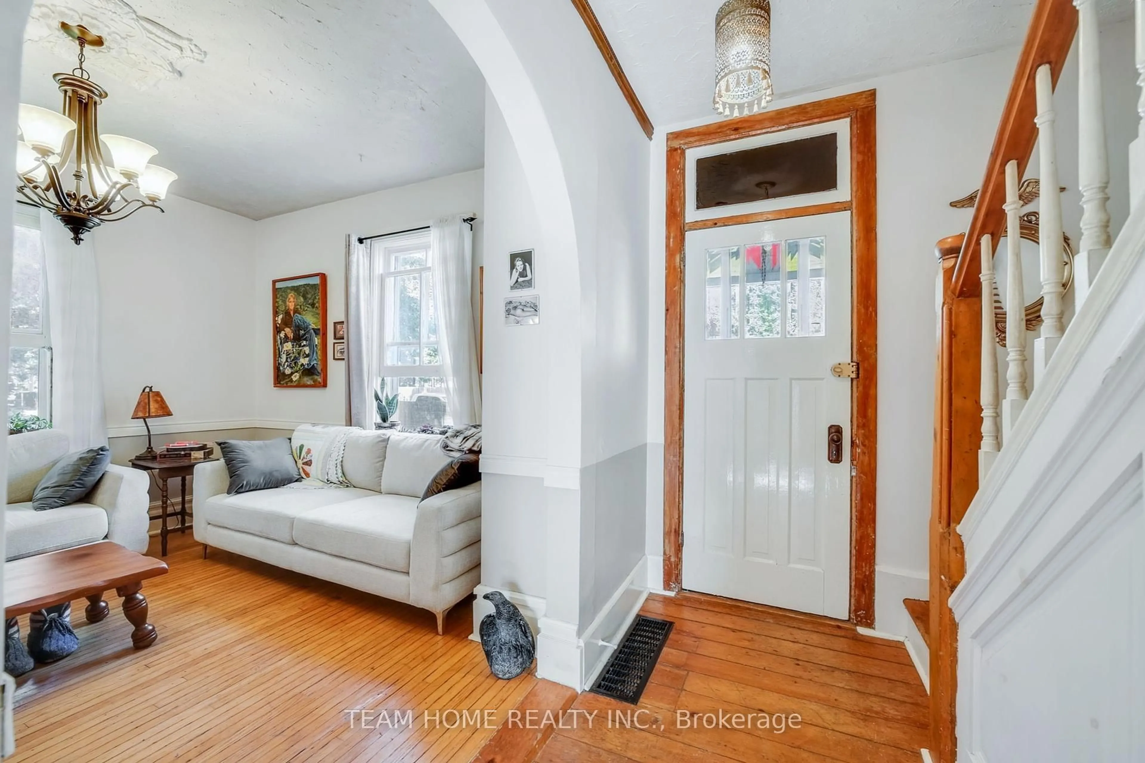 Indoor entryway for 3 Dundas St, Erin Ontario N0B 1T0