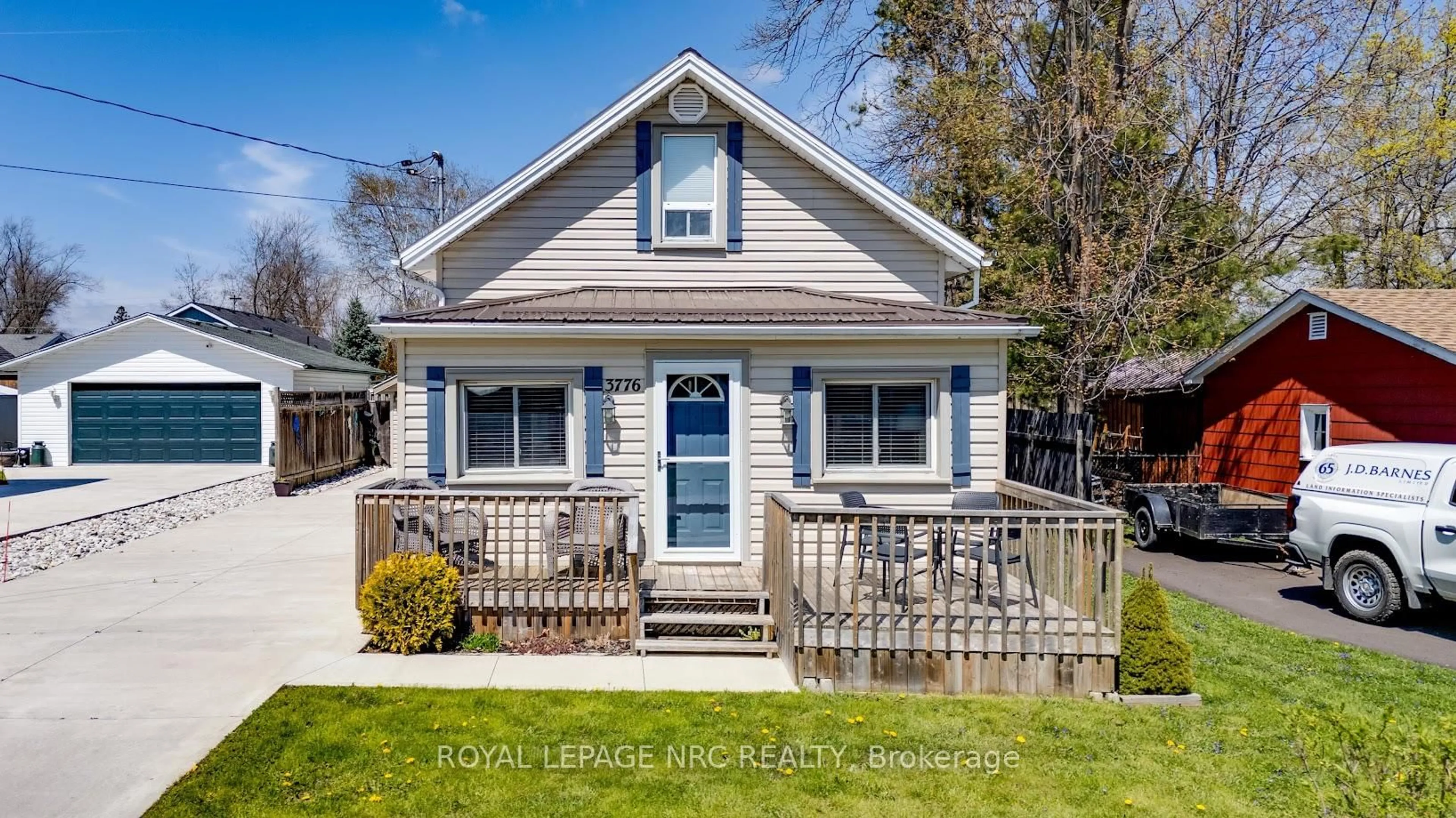 Home with vinyl exterior material, street for 3776 Fairfield Ave, Fort Erie Ontario L0S 1B0