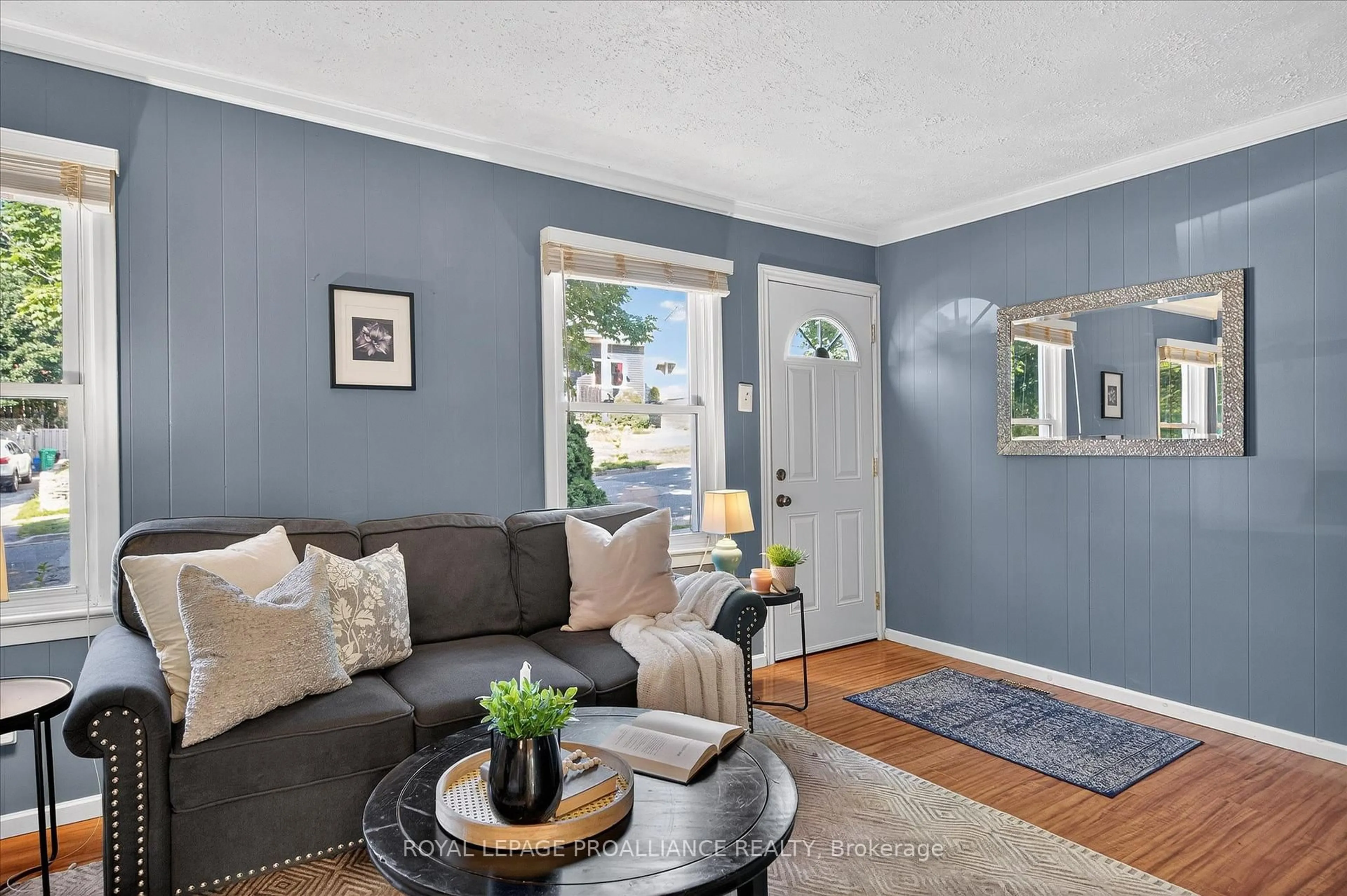 Living room with furniture, unknown for 664 Gilchrist St, Peterborough Ontario K9H 4P3