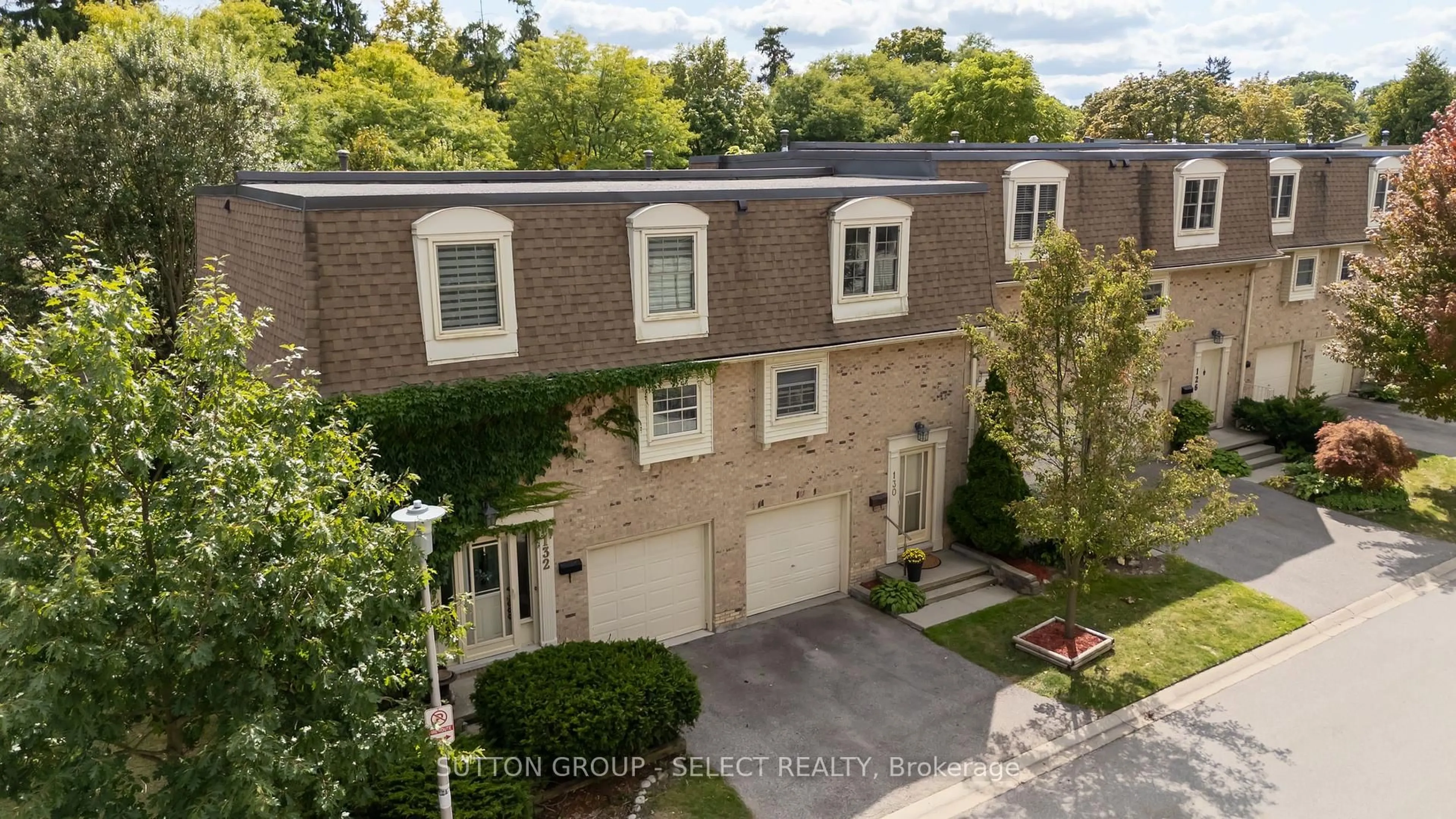A pic from outside/outdoor area/front of a property/back of a property/a pic from drone, street for 900 POND VIEW Rd #130, London South Ontario N5Z 4L7