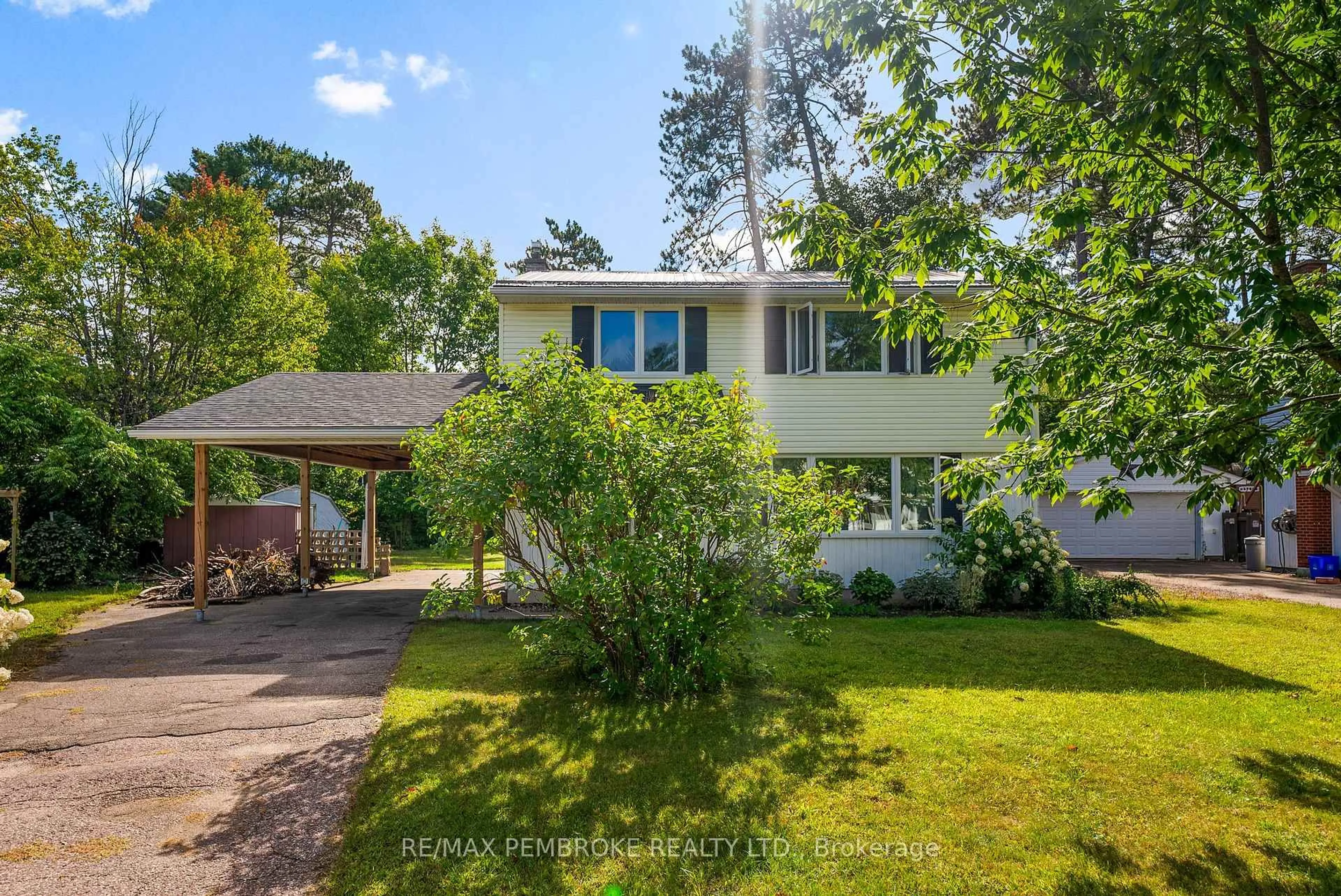 A pic from outside/outdoor area/front of a property/back of a property/a pic from drone, unknown for 11 Frontenac Cres, Deep River Ontario K0J 1P0