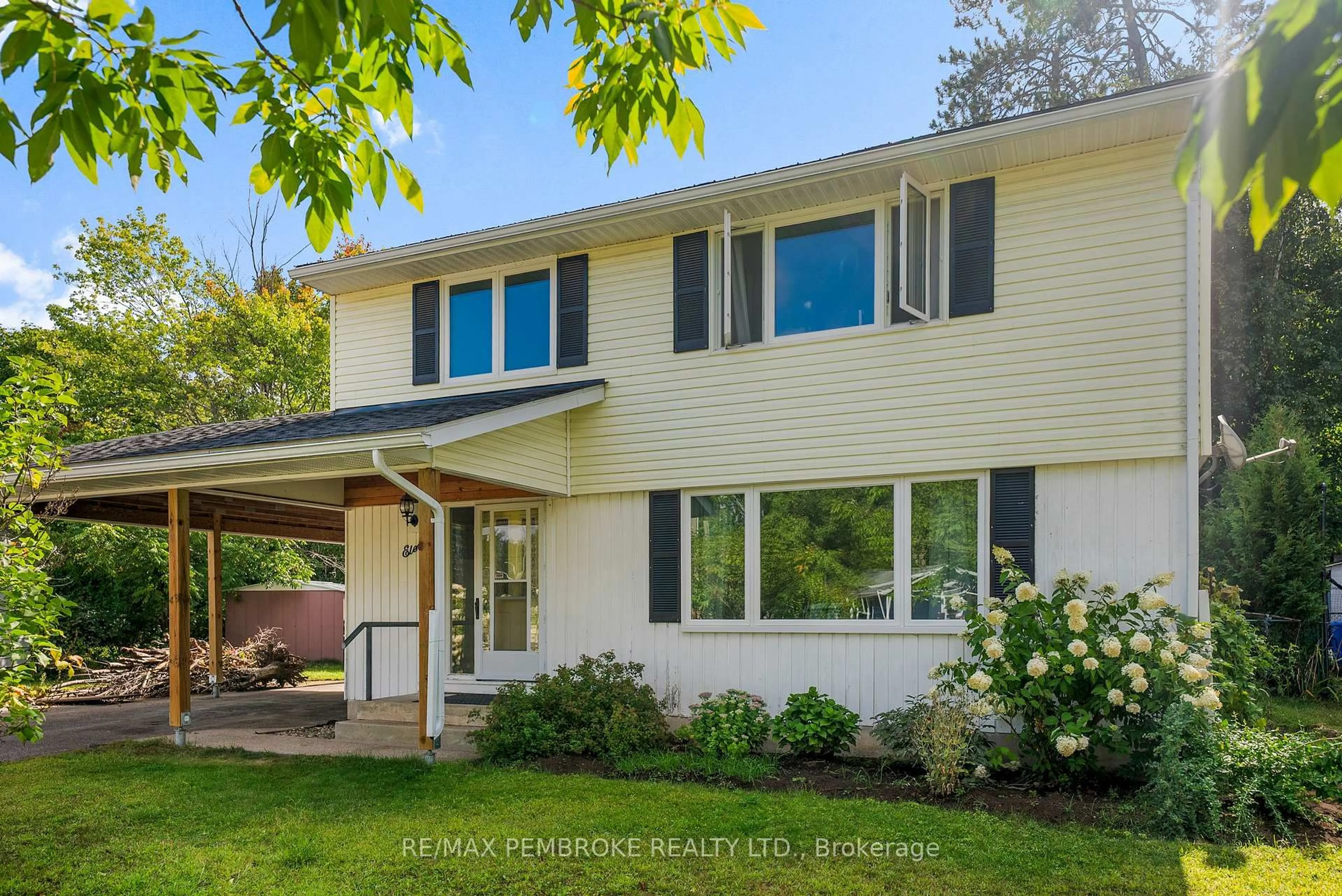 Home with vinyl exterior material, street for 11 Frontenac Cres, Deep River Ontario K0J 1P0