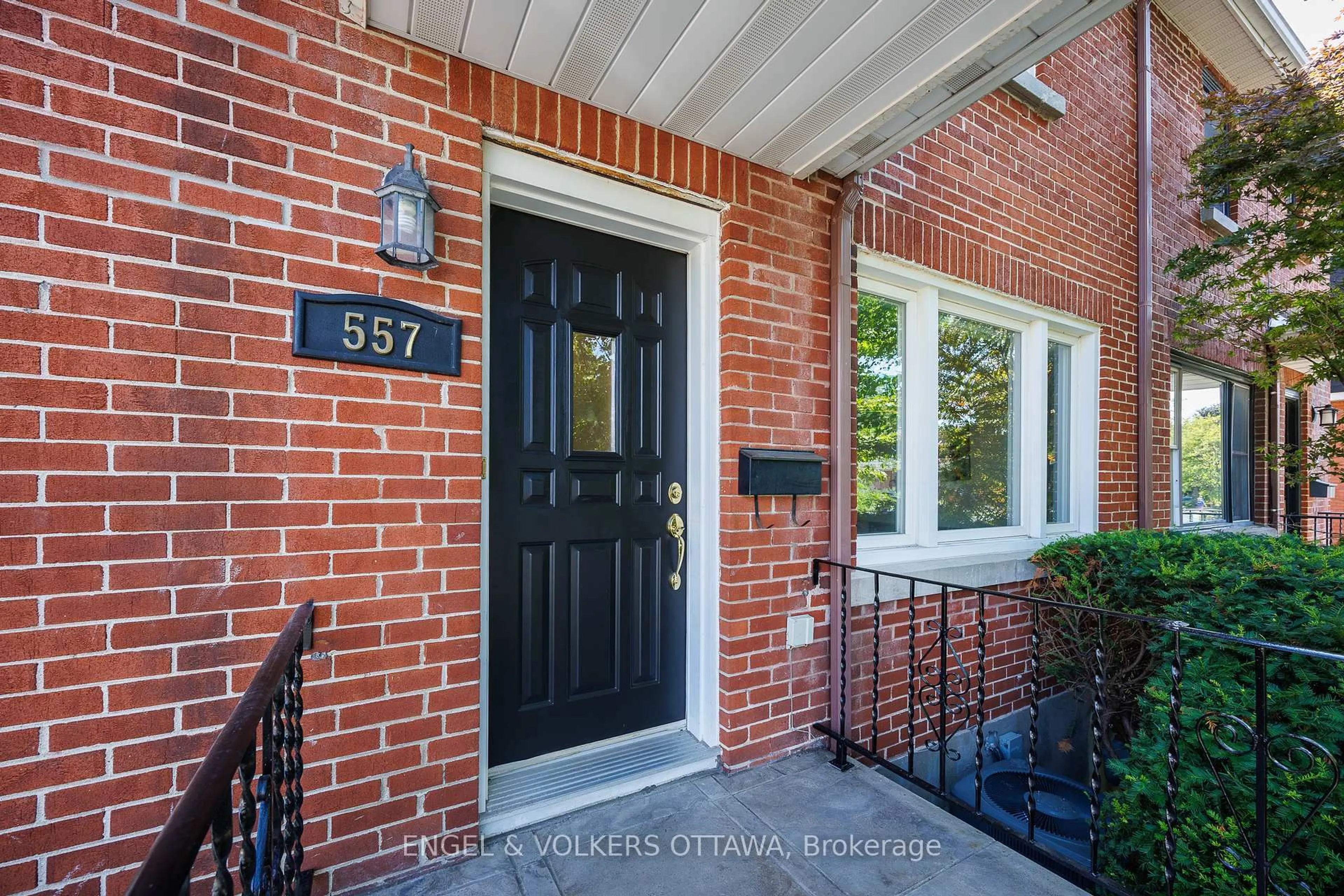 Unknown for 557 Roosevelt Ave, Ottawa Ontario K2A 2A2