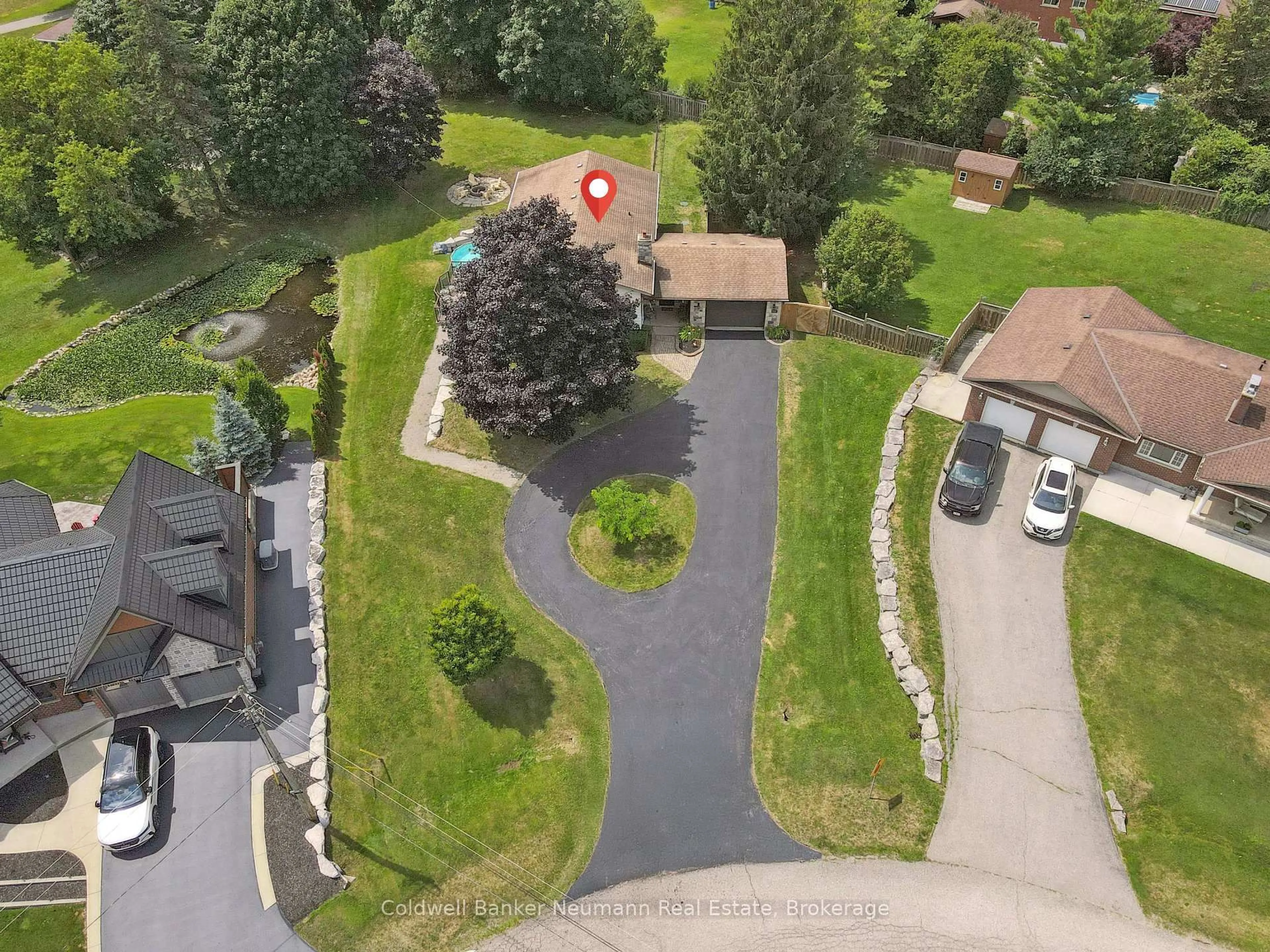 A pic from outside/outdoor area/front of a property/back of a property/a pic from drone, street for 5 A Hamilton Dr, Guelph/Eramosa Ontario N1H 6J2