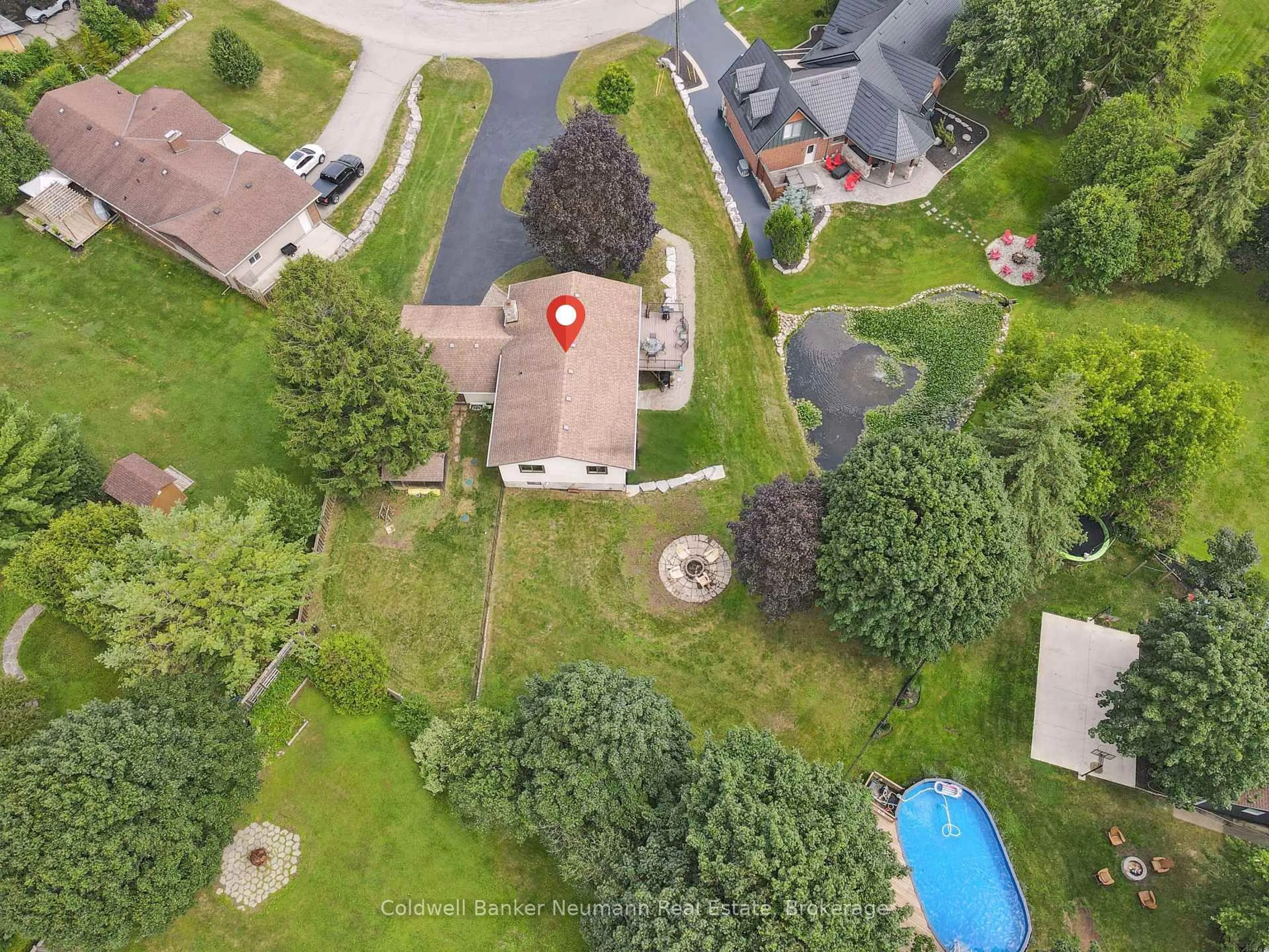 A pic from outside/outdoor area/front of a property/back of a property/a pic from drone, unknown for 5 A Hamilton Dr, Guelph/Eramosa Ontario N1H 6J2
