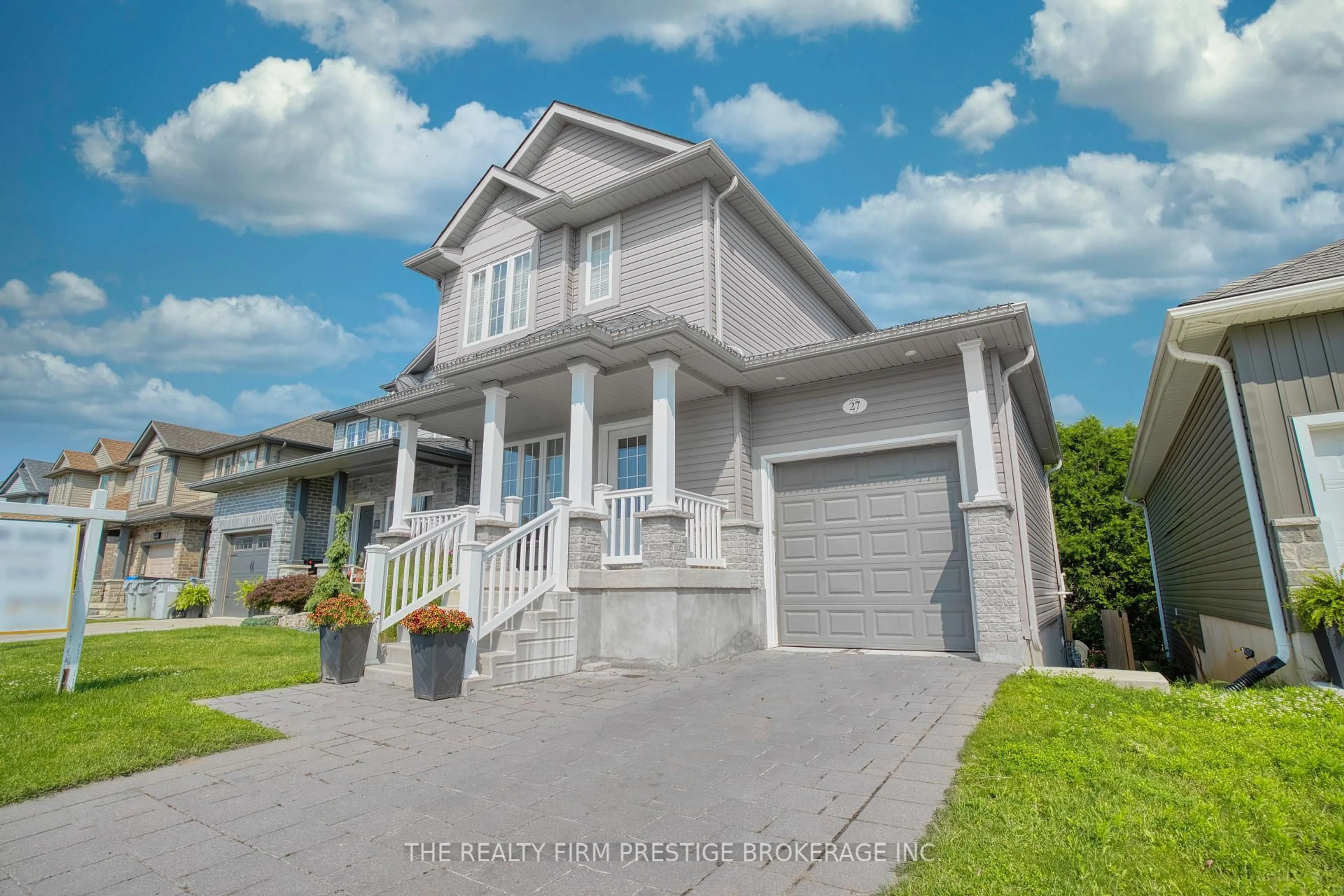 Home with vinyl exterior material, street for 27 WILLIS Ave, Strathroy-Caradoc Ontario N7G 0B6