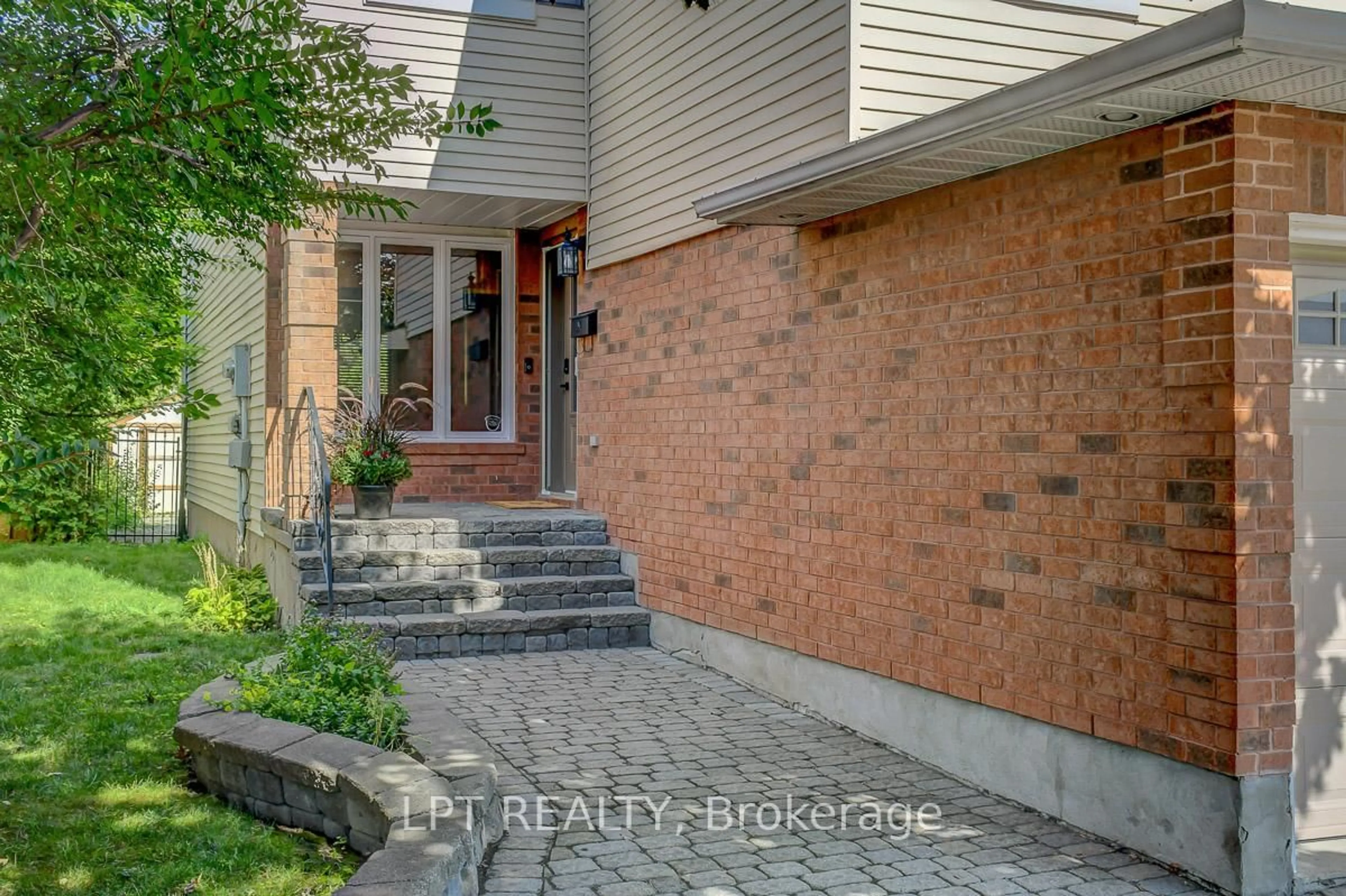 Home with brick exterior material, street for 611 Tourelle Dr, Ottawa Ontario K4A 3H5