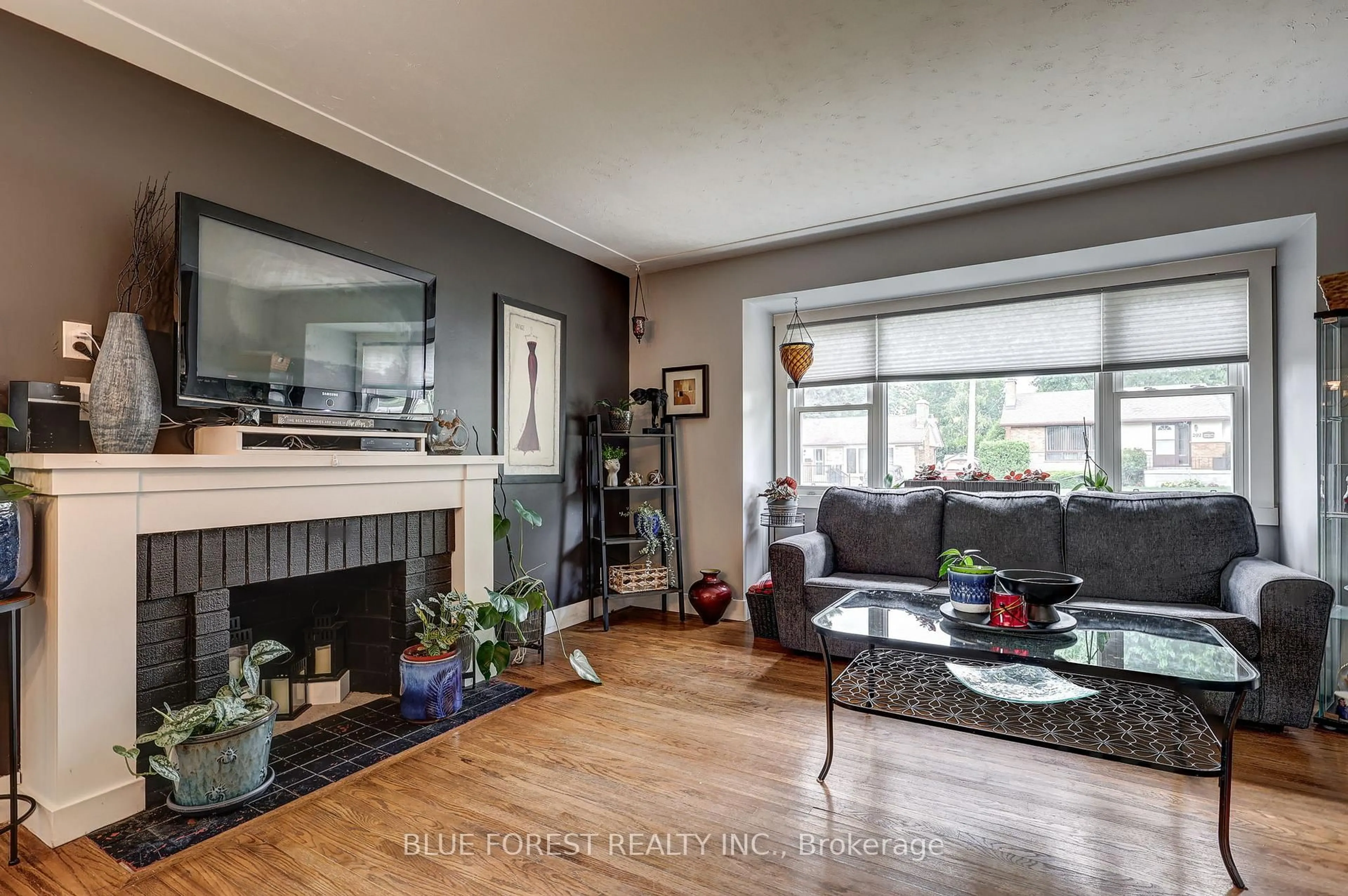 Living room with furniture, unknown for 199 BURLINGTON St, London South Ontario N5Z 3V9