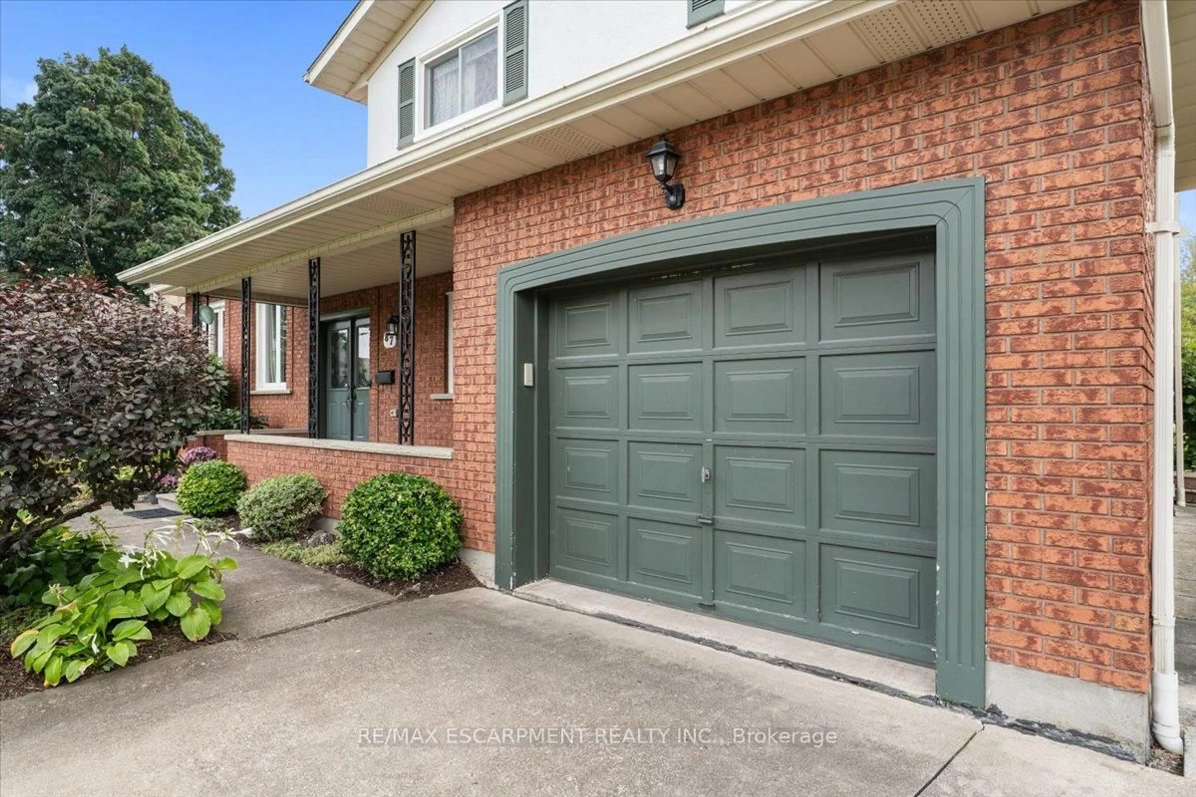 Home with brick exterior material, street for 87 Loyalist Dr, Welland Ontario L3C 2X9
