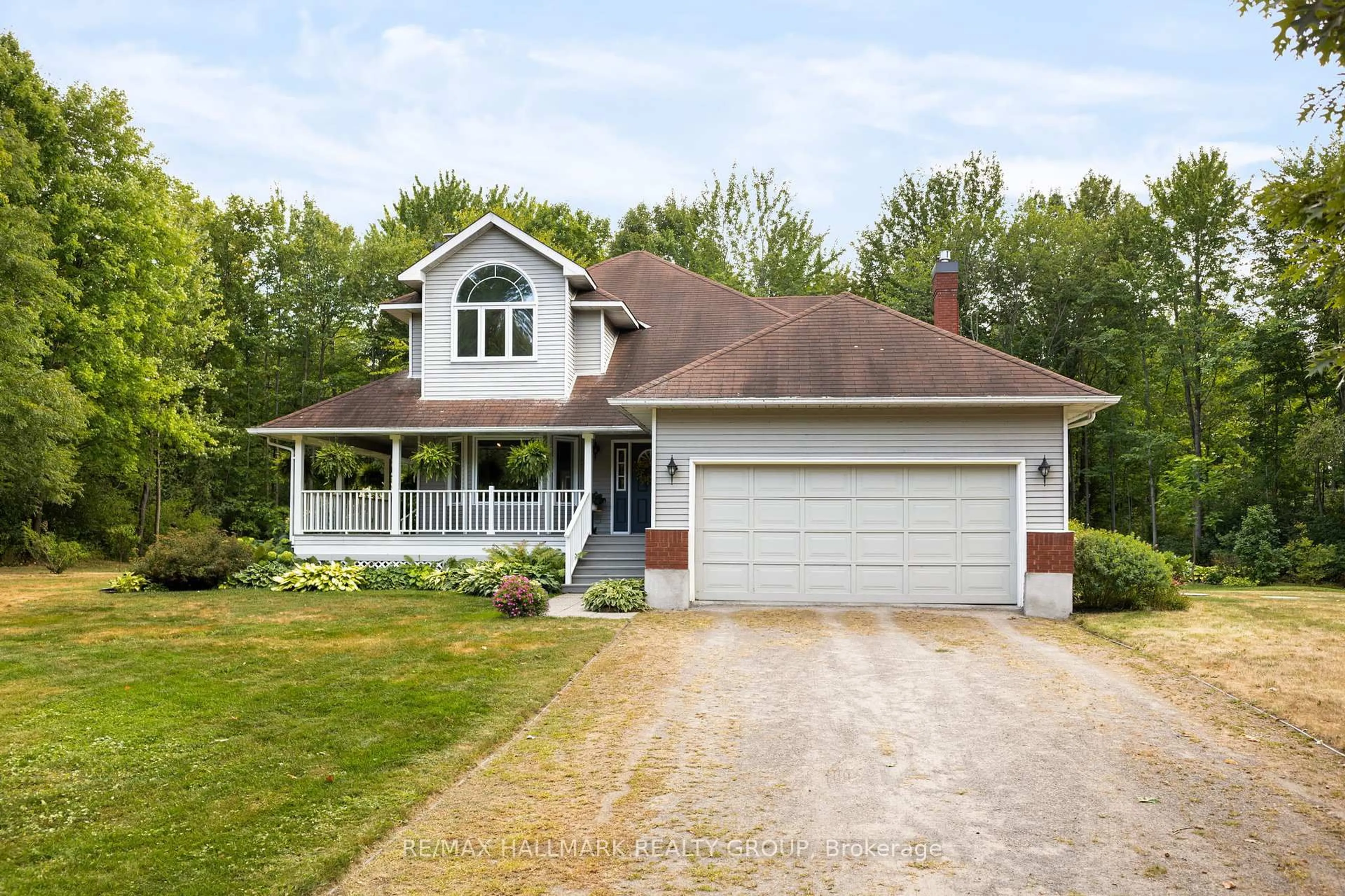 Home with vinyl exterior material, street for 1103 Rideau Bend Cres, Ottawa Ontario K4M 1B6