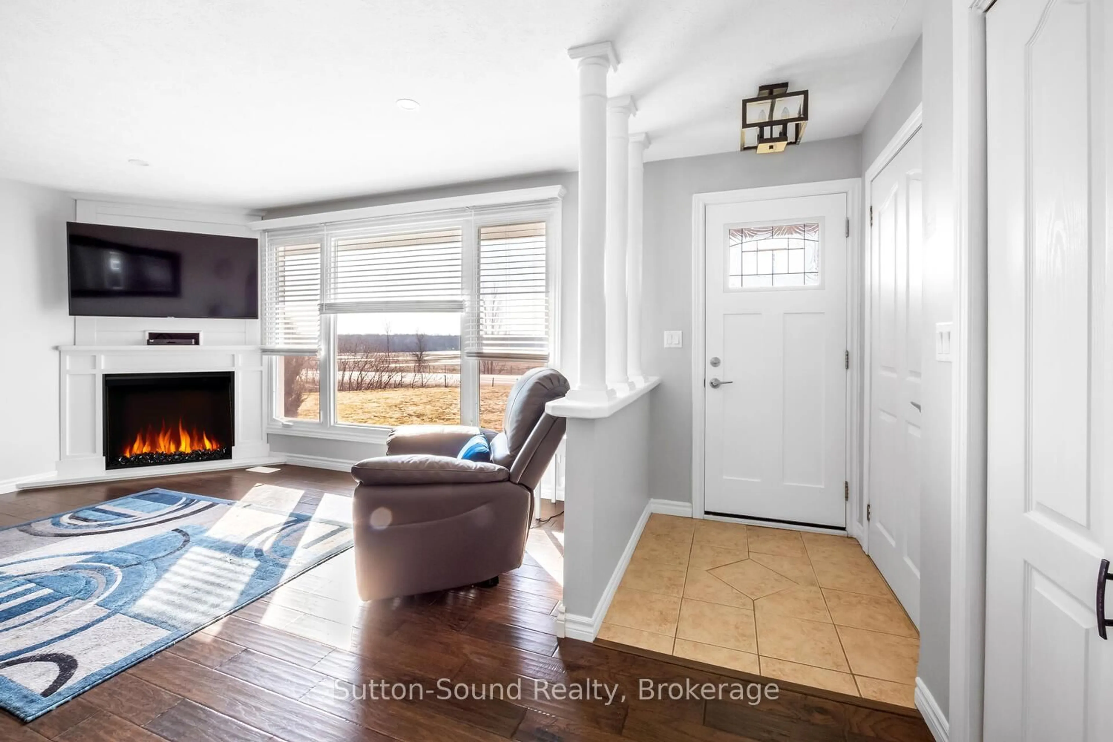 Indoor entryway for 202093 21 Highway, Georgian Bluffs Ontario N4K 5N7
