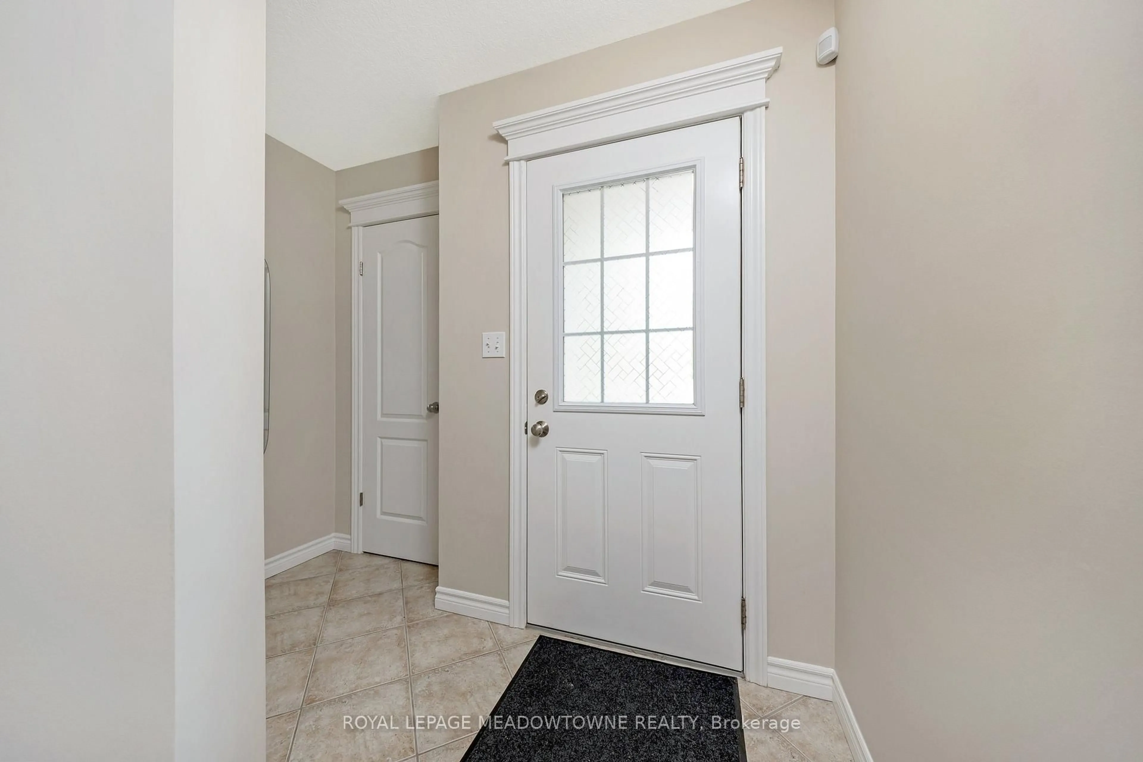 Indoor entryway for 324 Severn Dr, Guelph Ontario N1E 0E9