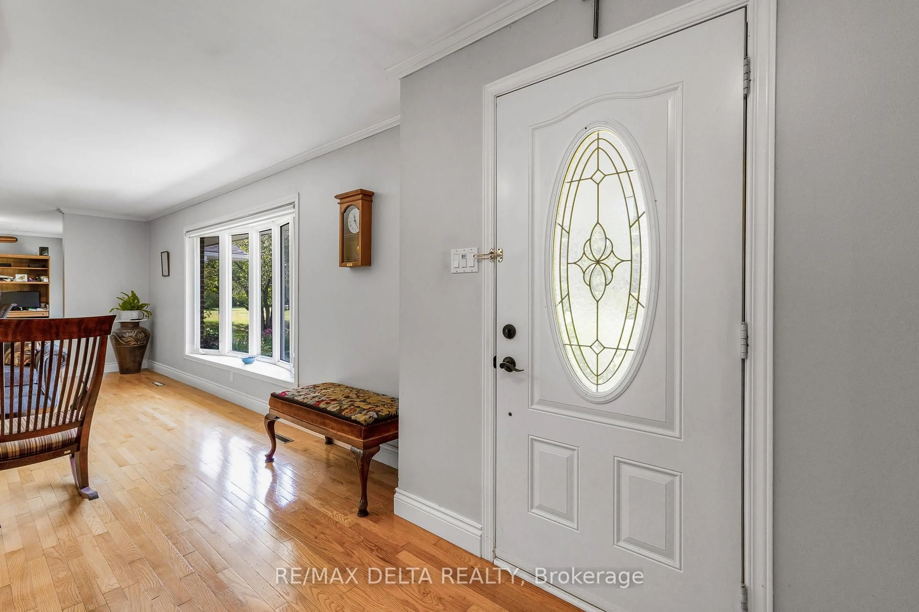 Indoor entryway for 1115 Golf Club Rd, Champlain Ontario K6A 2R2
