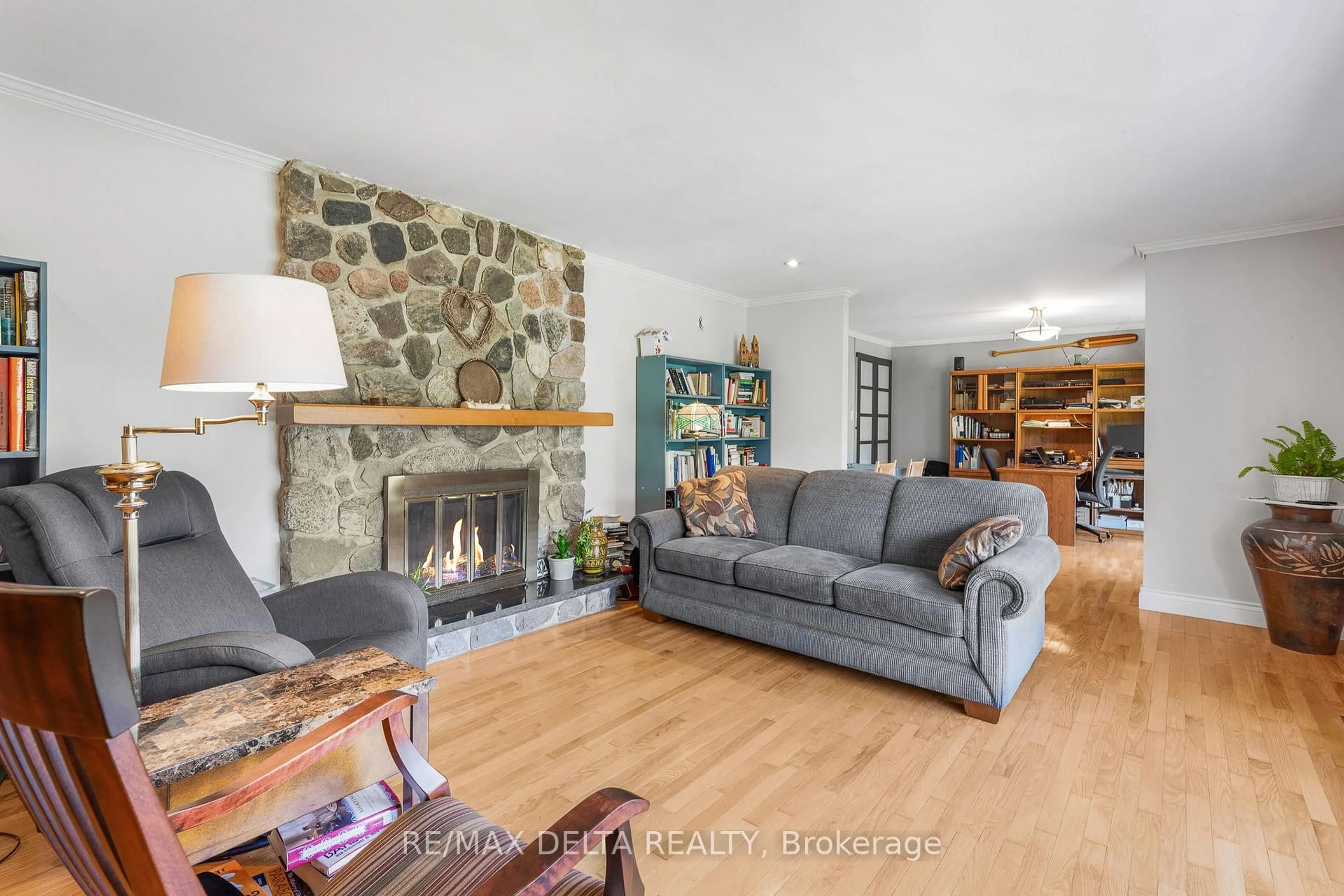 Living room with furniture, unknown for 1115 Golf Club Rd, Champlain Ontario K6A 2R2