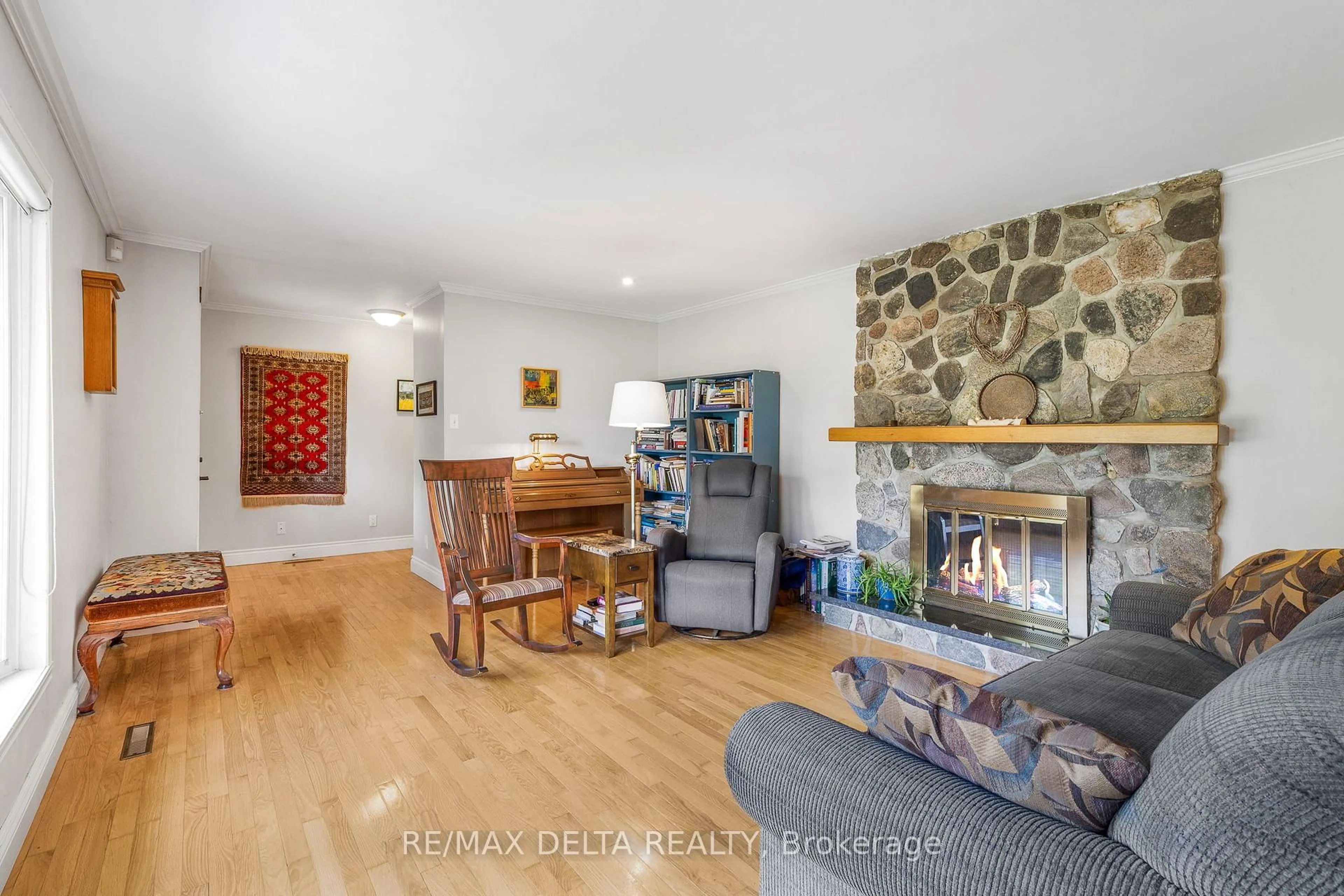 Living room with furniture, wood/laminate floor for 1115 Golf Club Rd, Champlain Ontario K6A 2R2