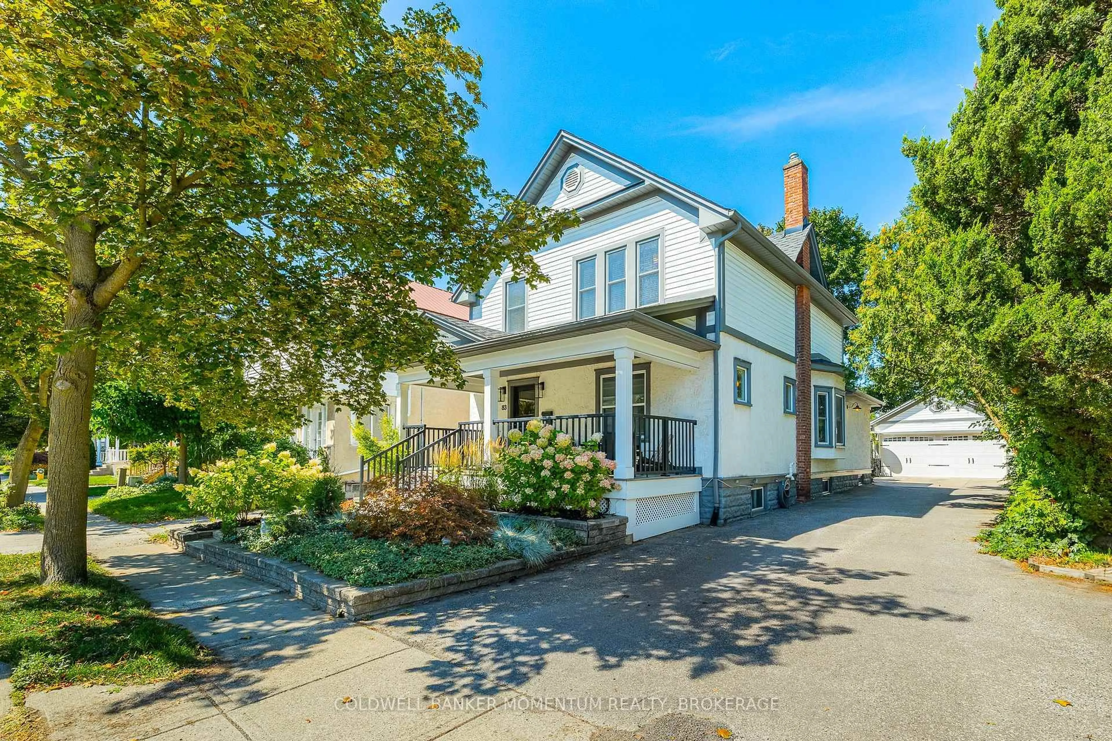 A pic from outside/outdoor area/front of a property/back of a property/a pic from drone, street for 83 DUFFERIN St, St. Catharines Ontario L2R 1Z9