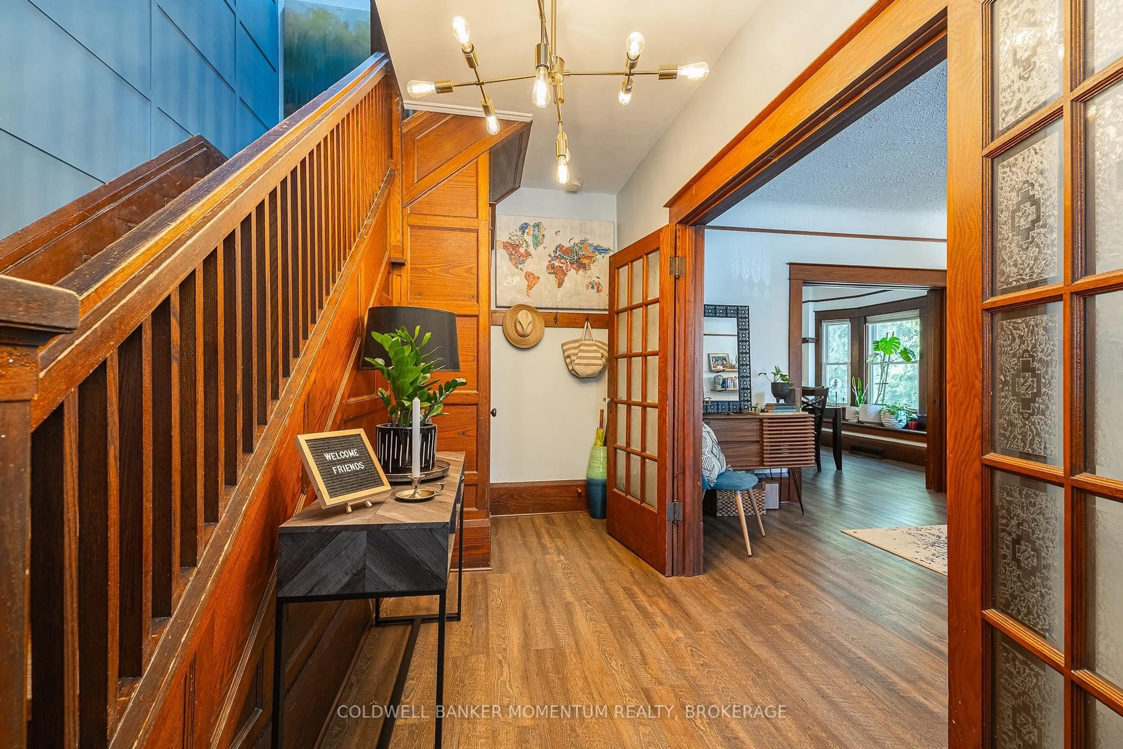 Indoor foyer for 83 DUFFERIN St, St. Catharines Ontario L2R 1Z9