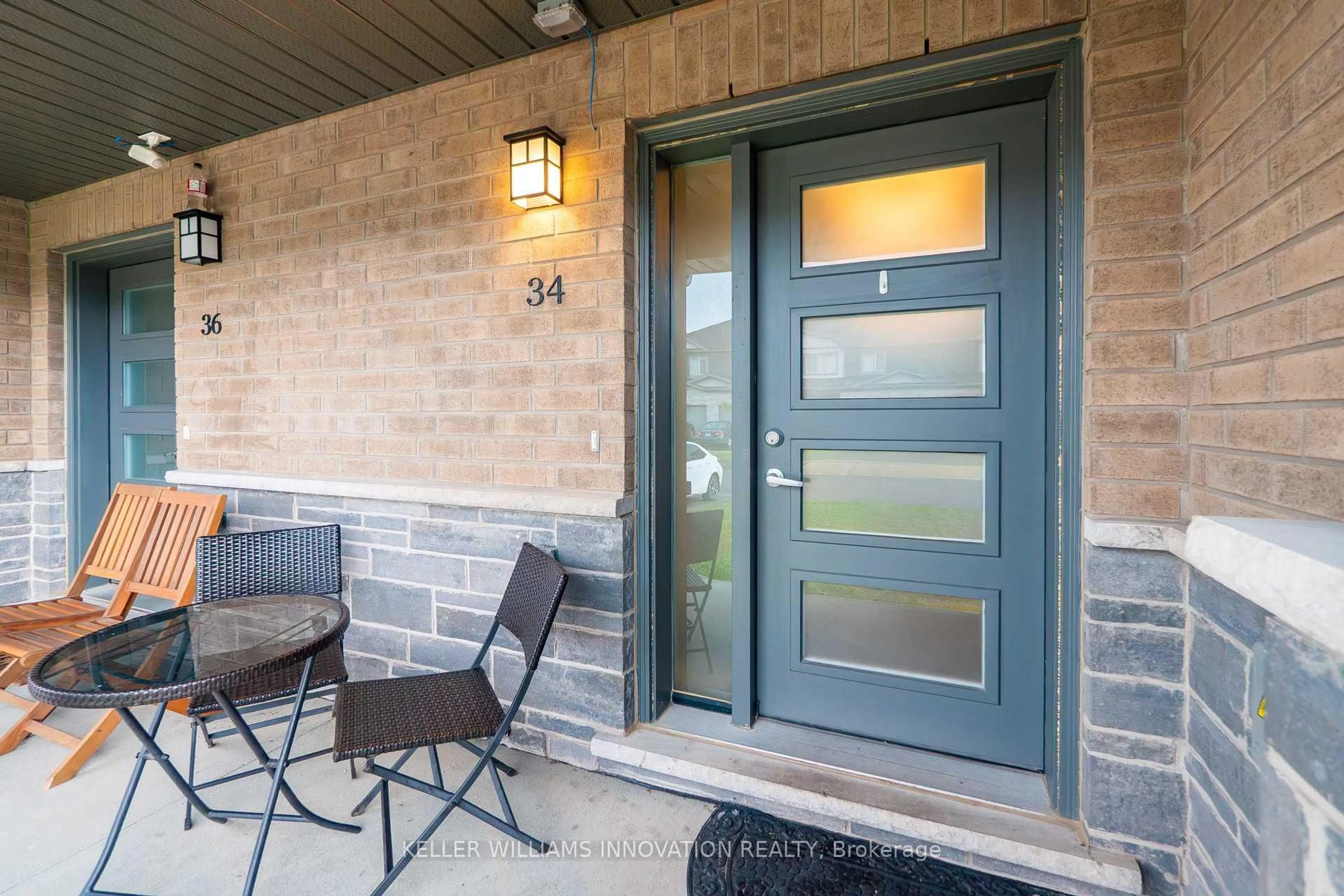 Indoor entryway for 34 Nieson St, Cambridge Ontario N1R 0B9