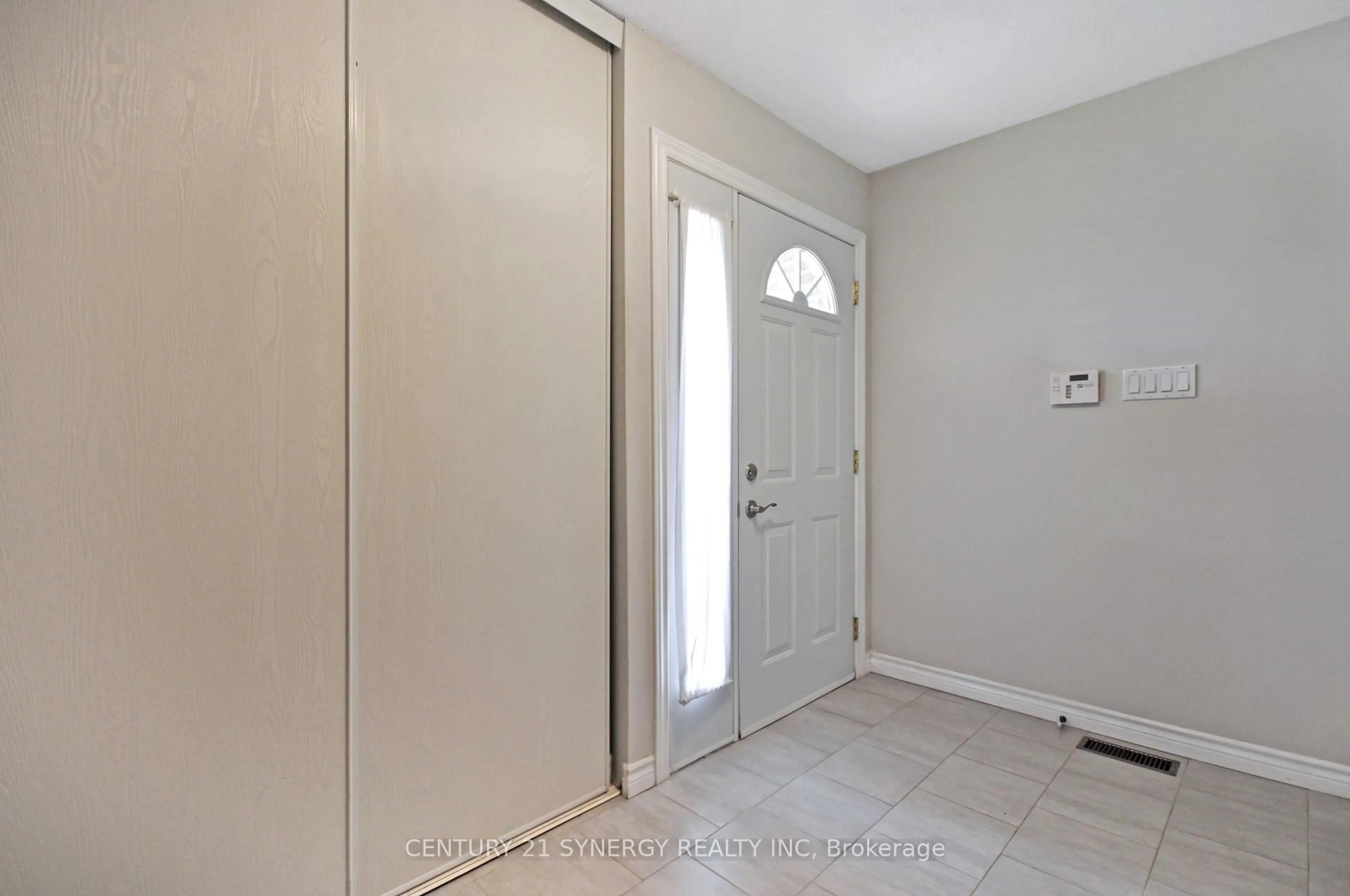 Indoor entryway for 4613 Carrington Pl #57, Ottawa Ontario K1B 4R1