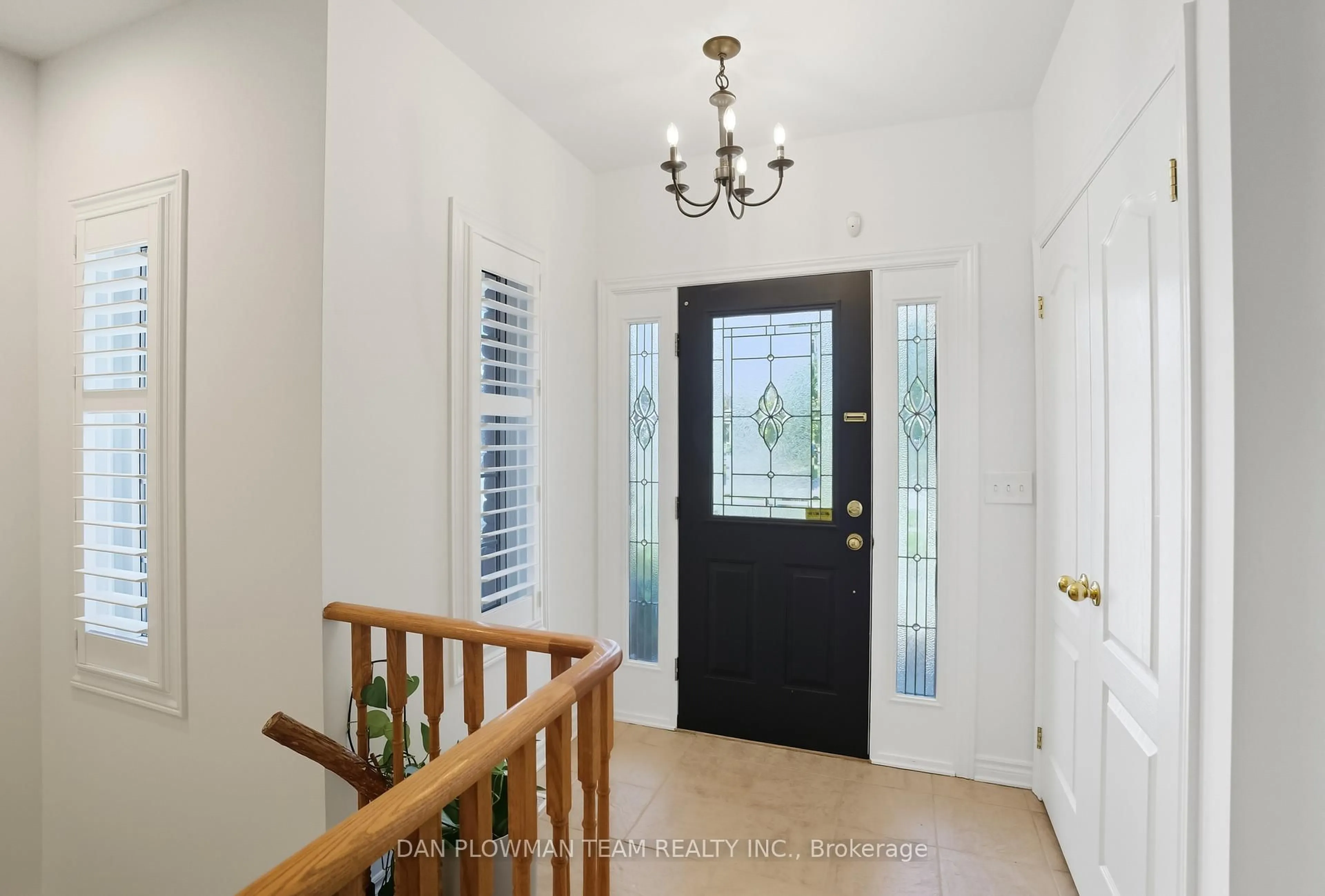 Indoor entryway for 219 Ruttan Terr, Cobourg Ontario K9A 5X7