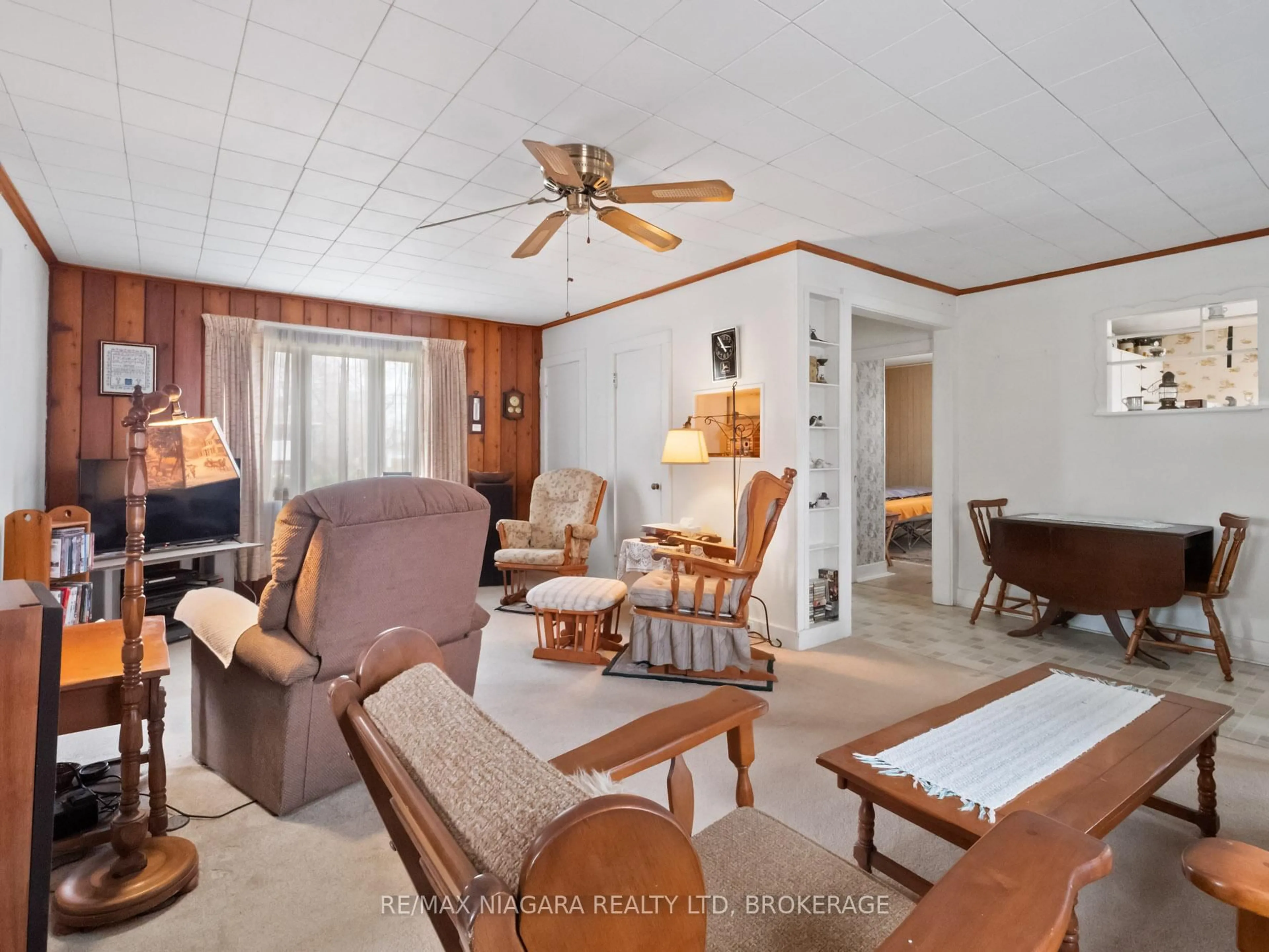 Living room with furniture, unknown for 3719 Rebstock Rd, Fort Erie Ontario L0S 1B0
