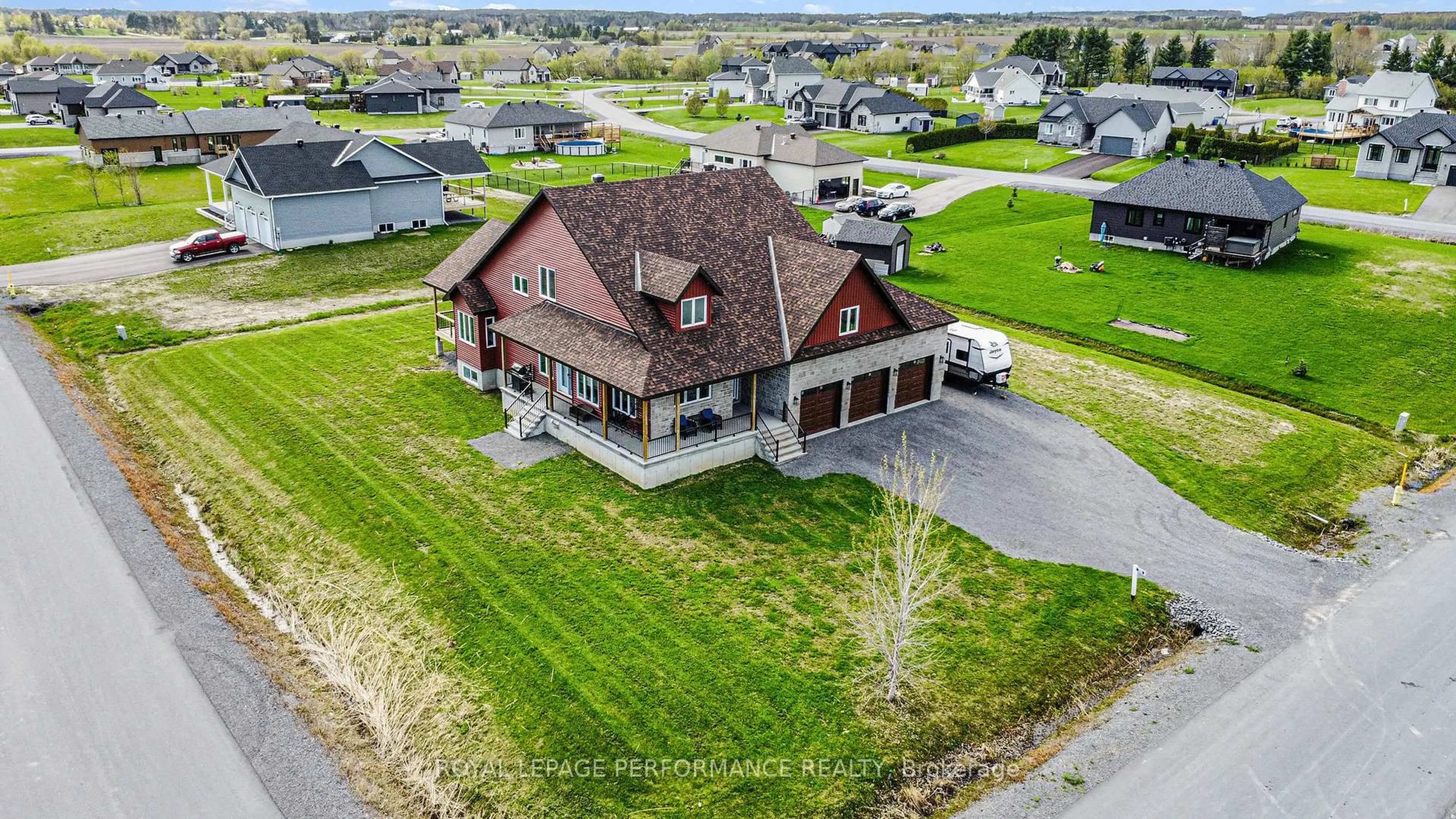 A pic from outside/outdoor area/front of a property/back of a property/a pic from drone, unknown for 209 Des Violettes St, Clarence-Rockland Ontario K0A 2A0
