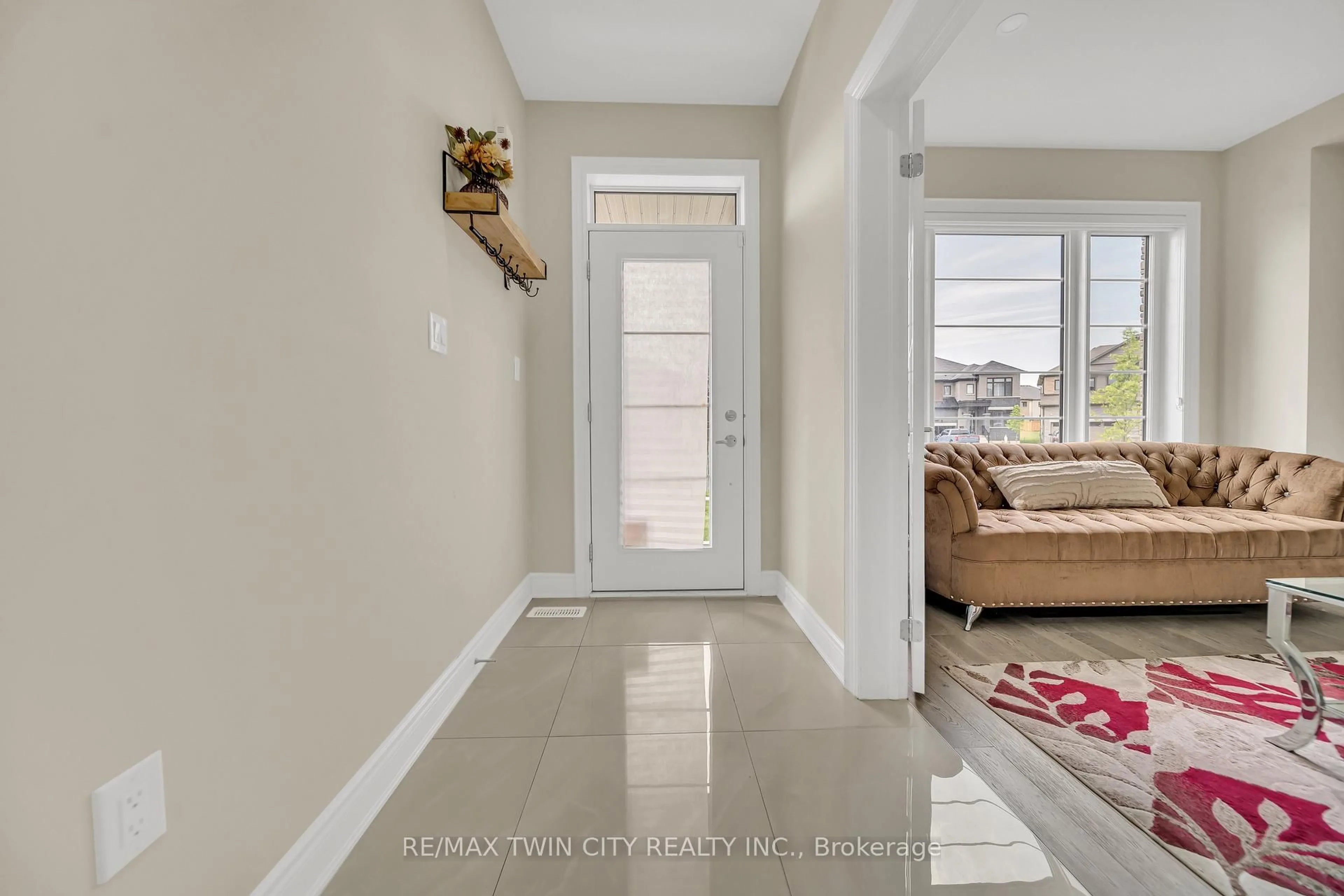 Indoor entryway for 35 Santo Crt, Woolwich Ontario N0B 1M0