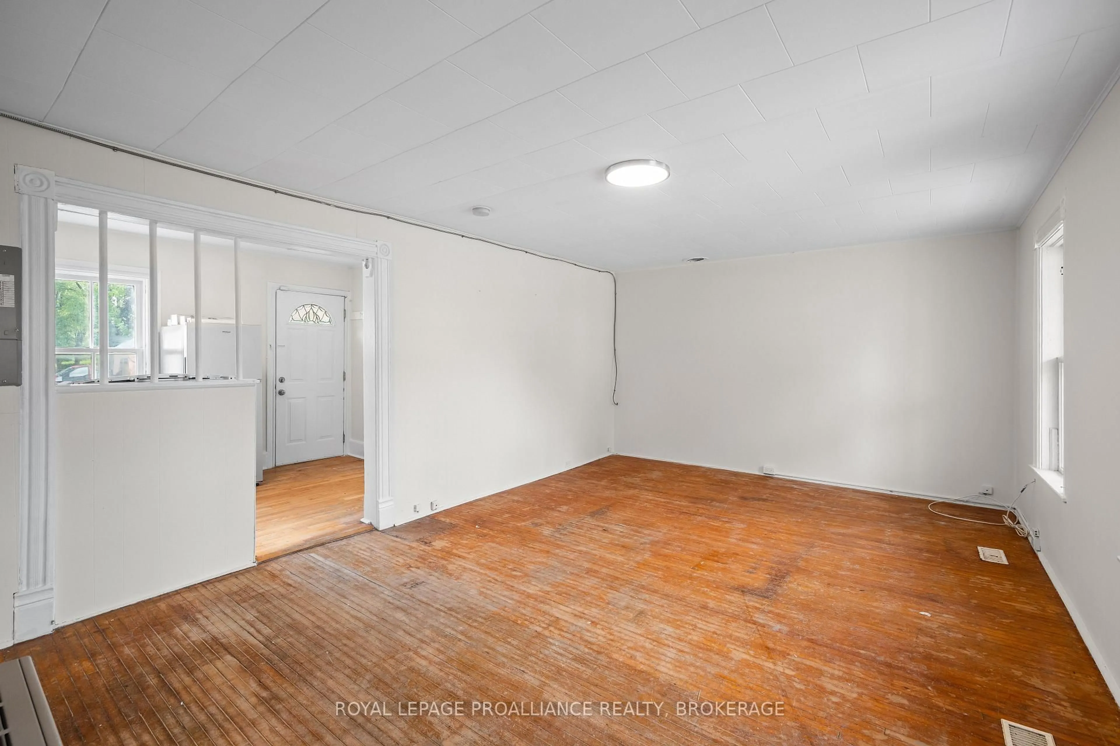 A pic of a room for 10-12 Thomas St, Greater Napanee Ontario K7R 1K6