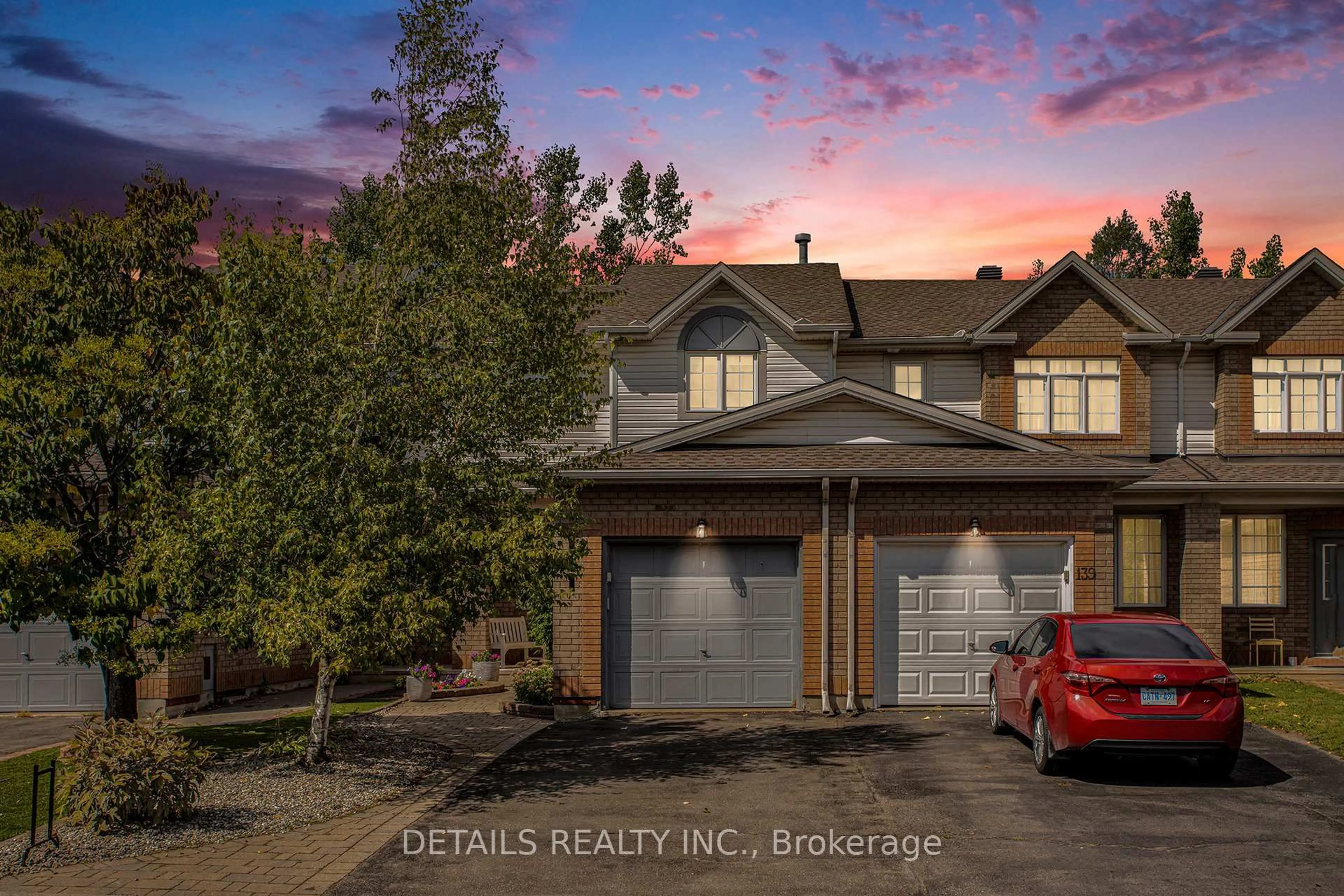 A pic from outside/outdoor area/front of a property/back of a property/a pic from drone, street for 141 Duntroon Circ, Ottawa Ontario K1T 4C7