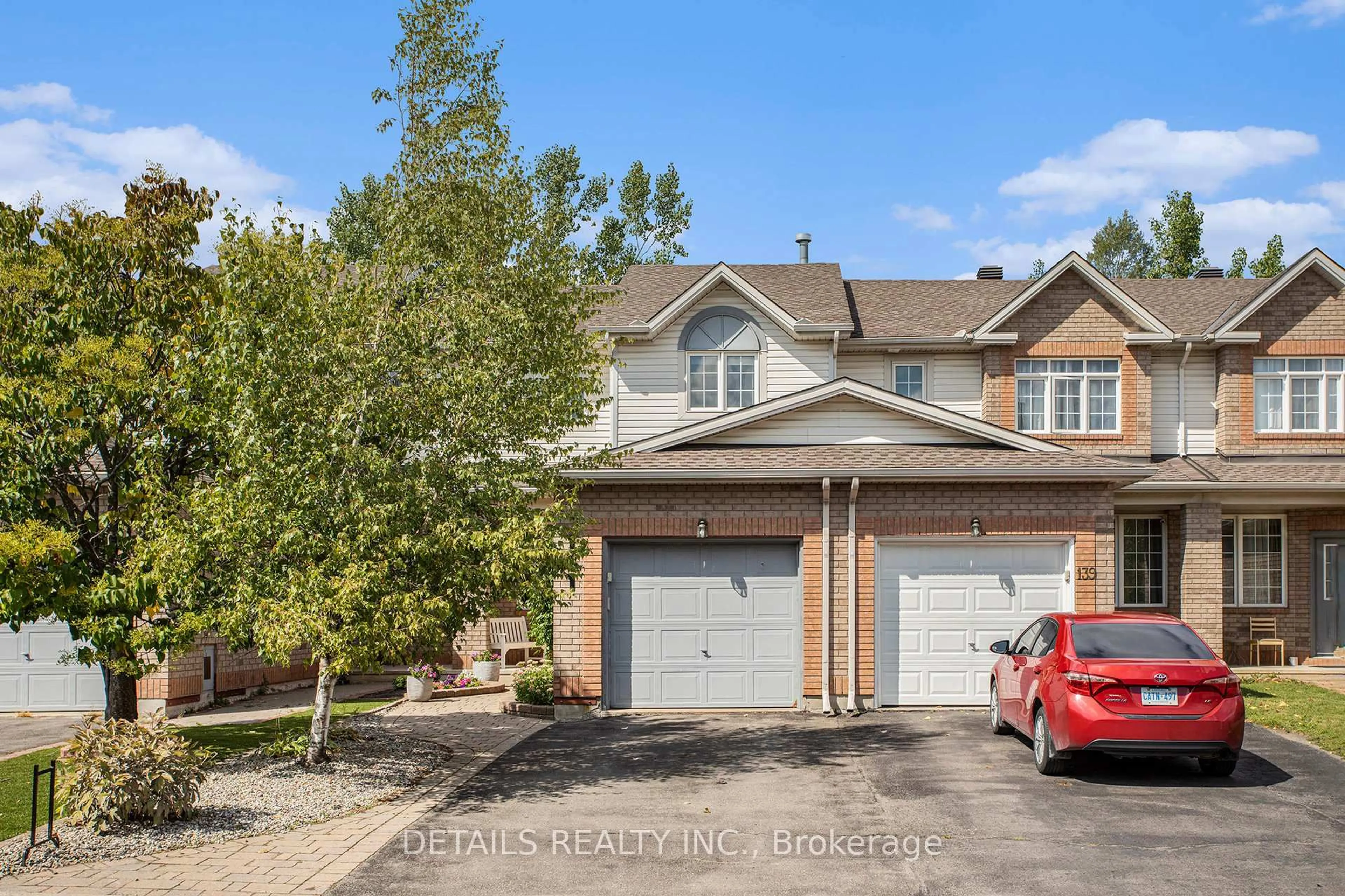 A pic from outside/outdoor area/front of a property/back of a property/a pic from drone, street for 141 Duntroon Circ, Ottawa Ontario K1T 4C7