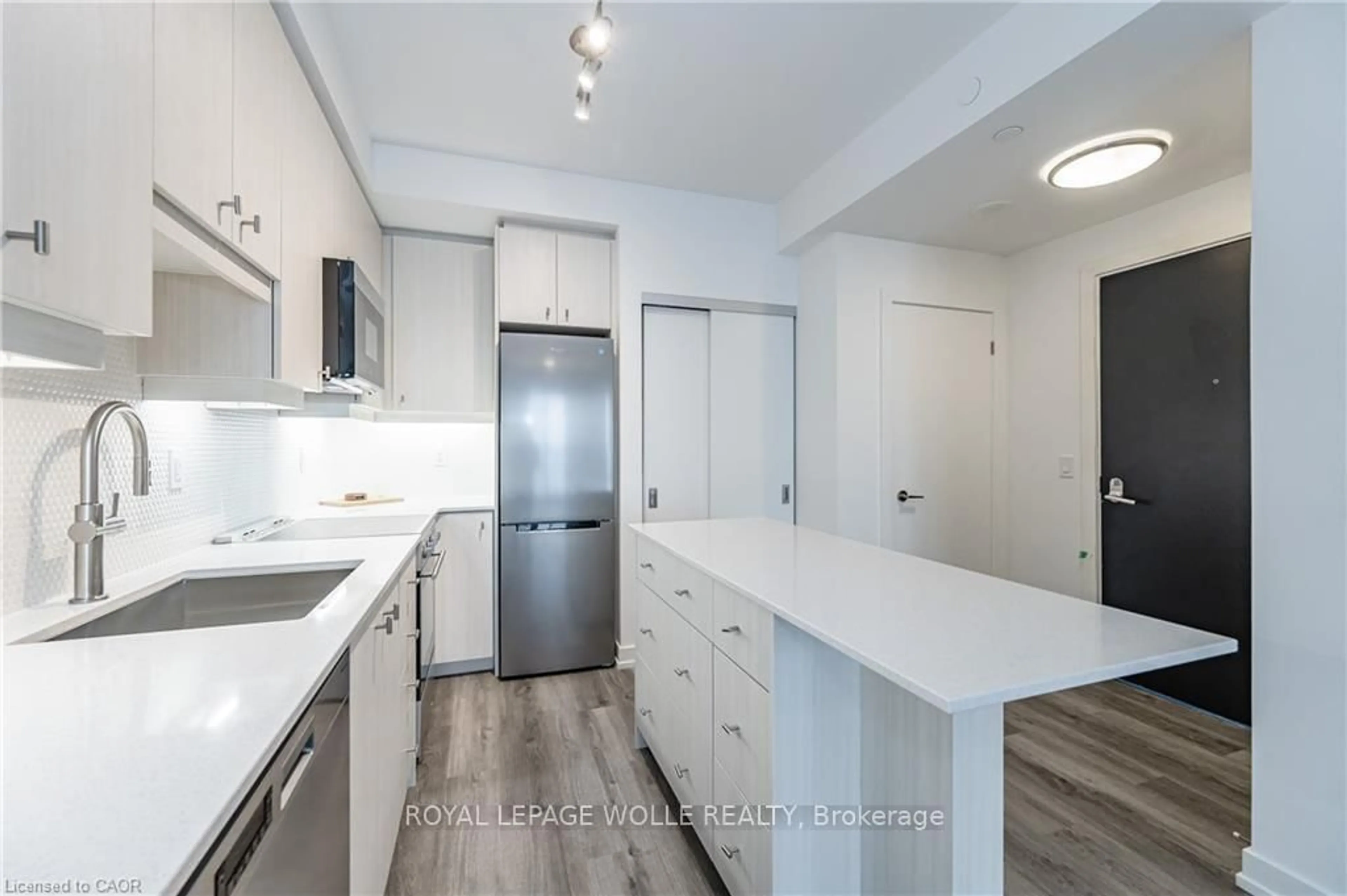 Open concept kitchen, unknown for 15 Wellington St #907, Kitchener Ontario N2G 0E4