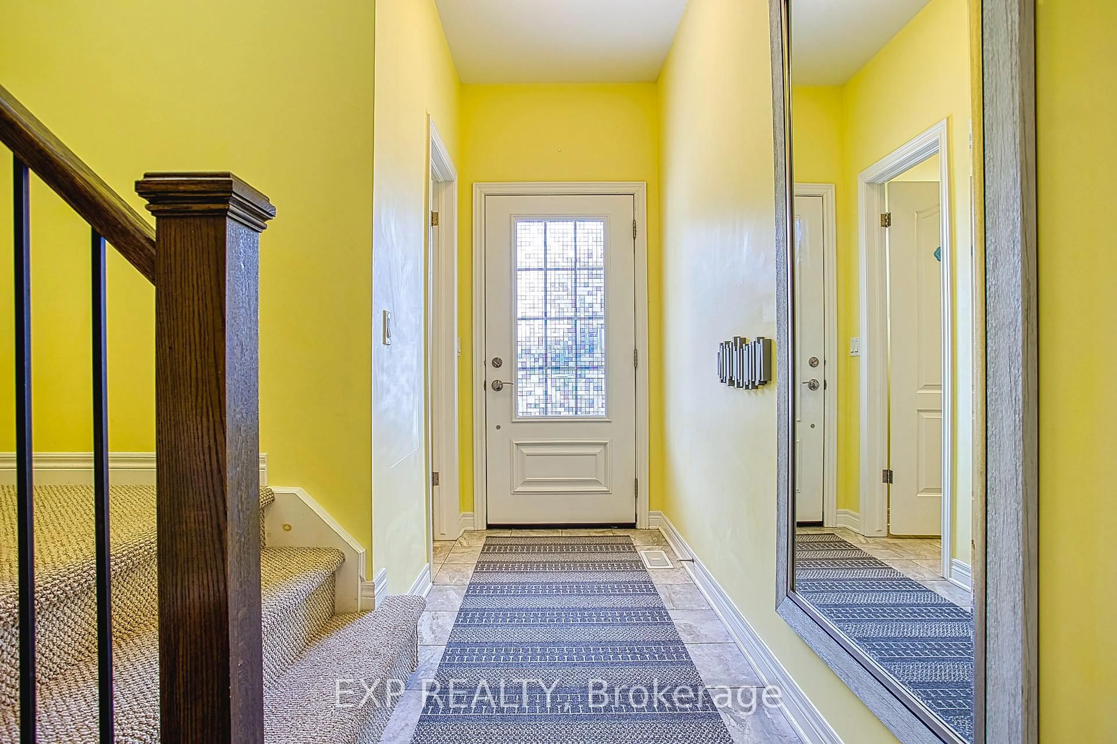 Indoor entryway for 517B Scott St, St. Catharines Ontario L2M 3X3