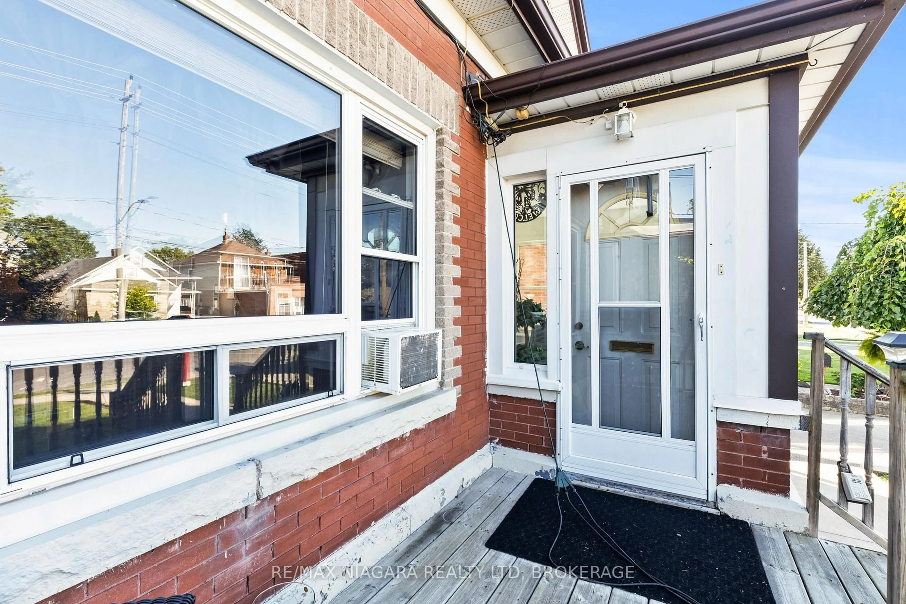 Home with brick exterior material, street for 150 Burgar St, Welland Ontario L3B 2S8