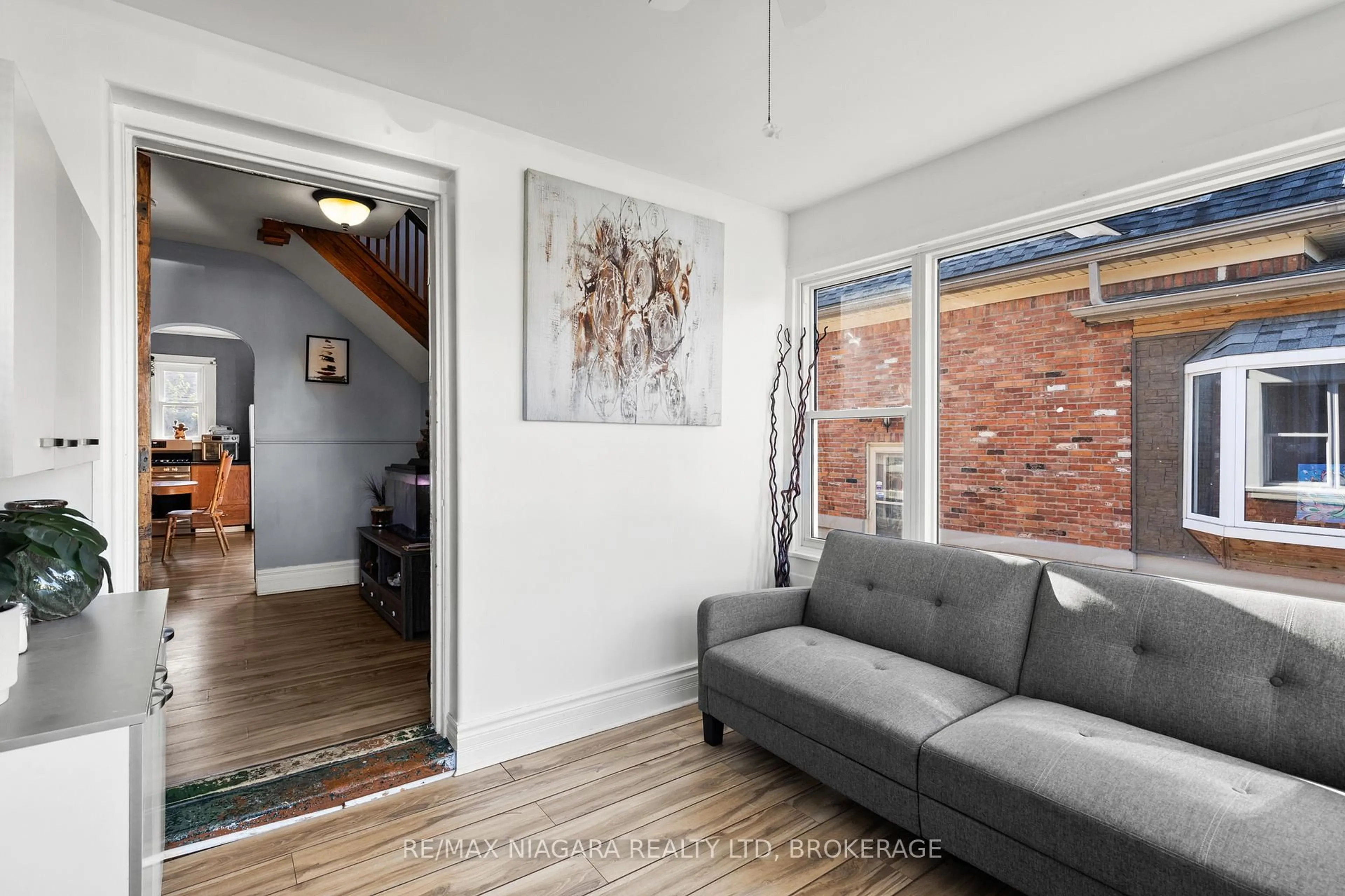 Living room with furniture, unknown for 150 Burgar St, Welland Ontario L3B 2S8