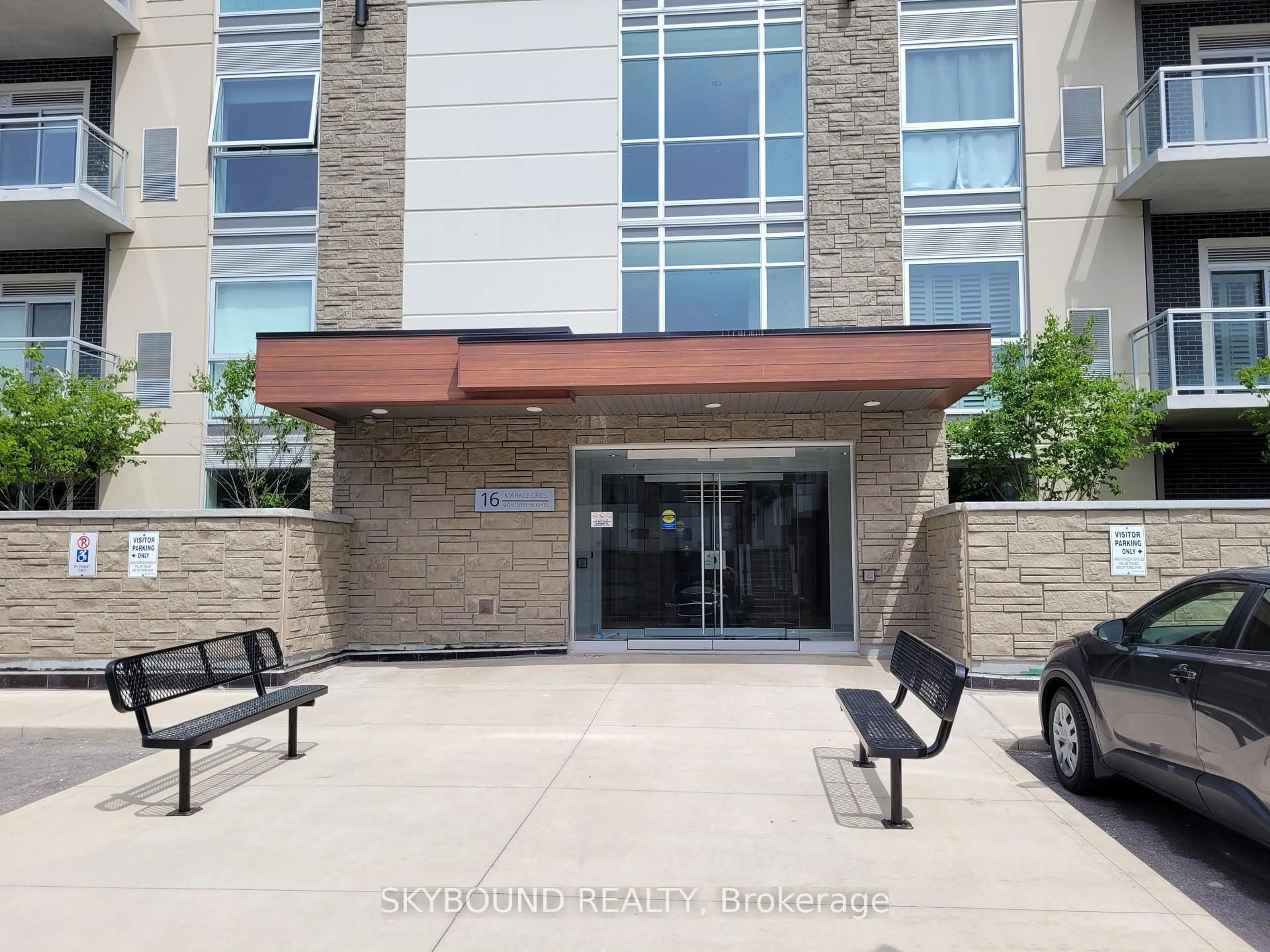 Indoor foyer for 16 Markle Cres #301, Hamilton Ontario L9G 0H4
