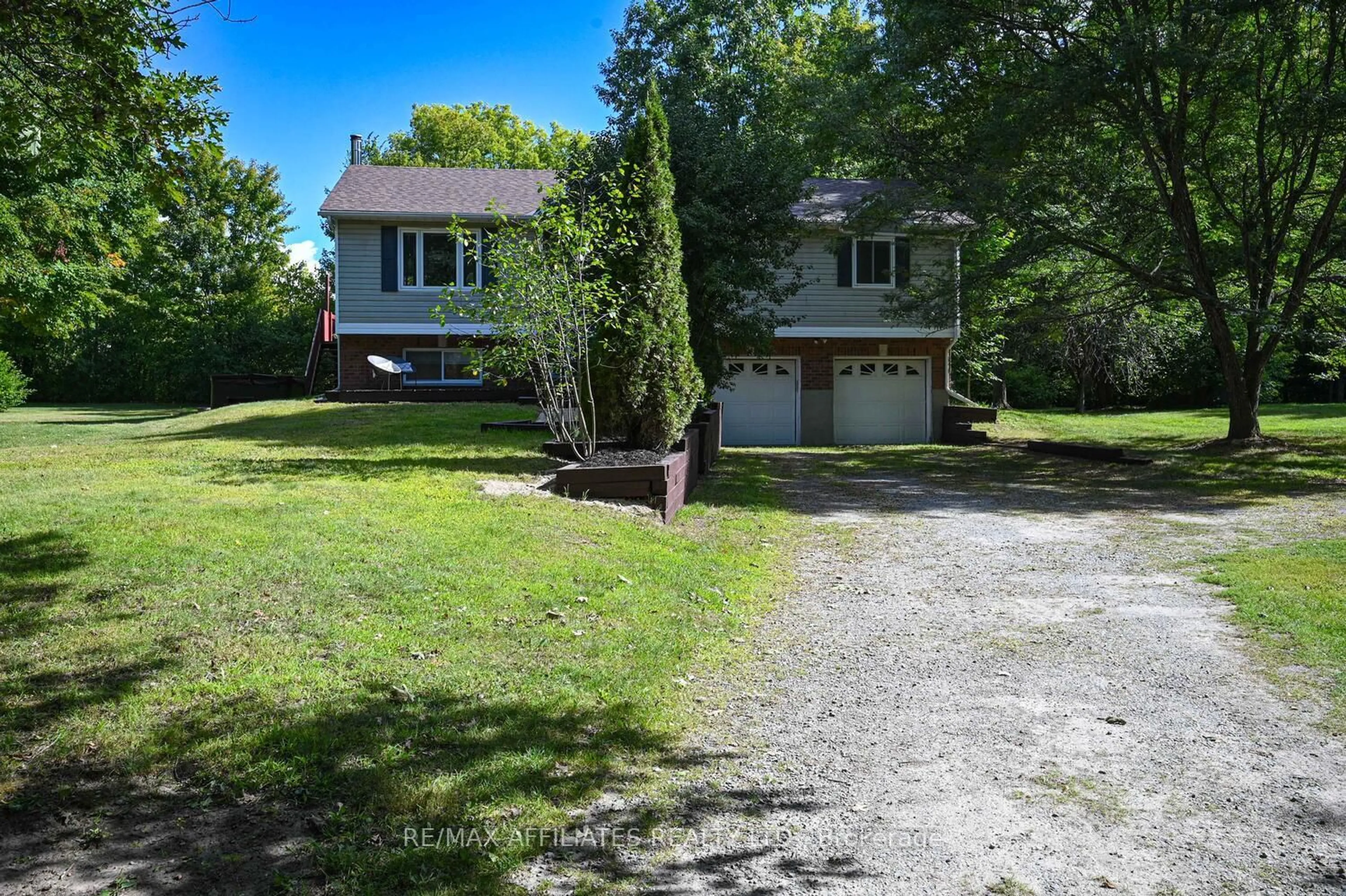 A pic from outside/outdoor area/front of a property/back of a property/a pic from drone, street for 496 Ford Rd, Smiths Falls Ontario K7A 4S4