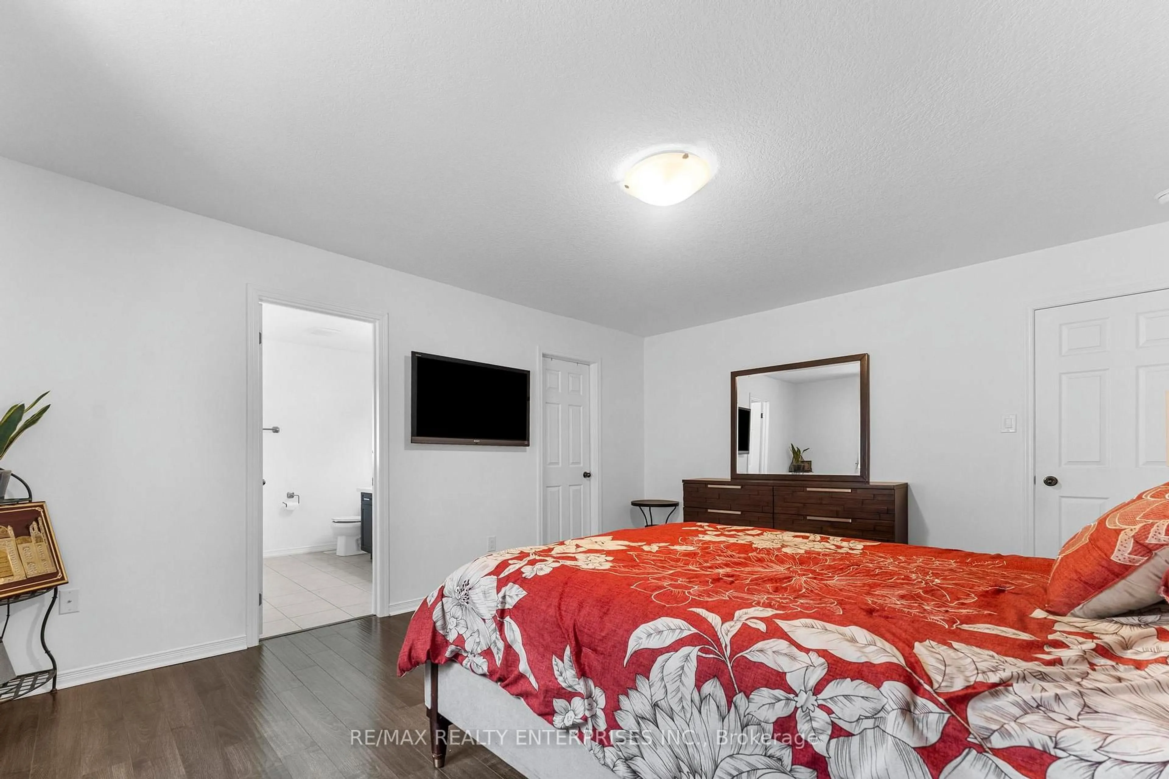 A pic of a room for 358 Windwood Dr, Hamilton Ontario L0R 1C0