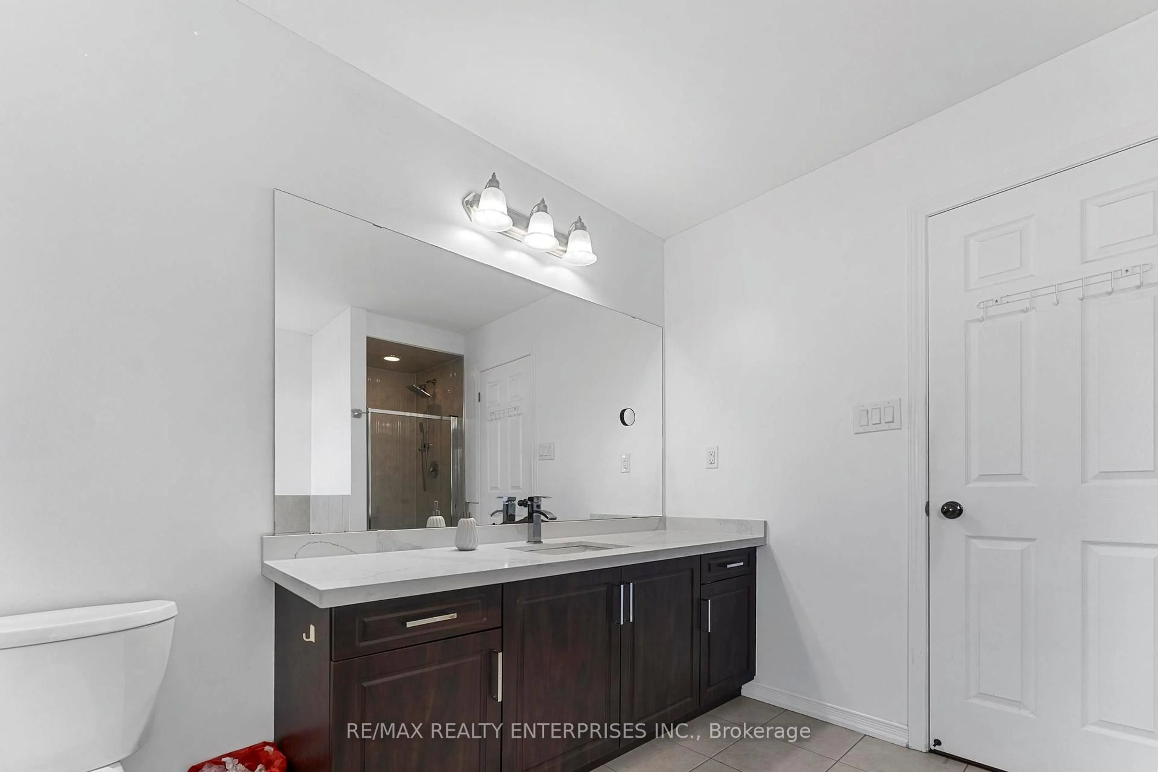 Standard bathroom, ceramic/tile floor for 358 Windwood Dr, Hamilton Ontario L0R 1C0