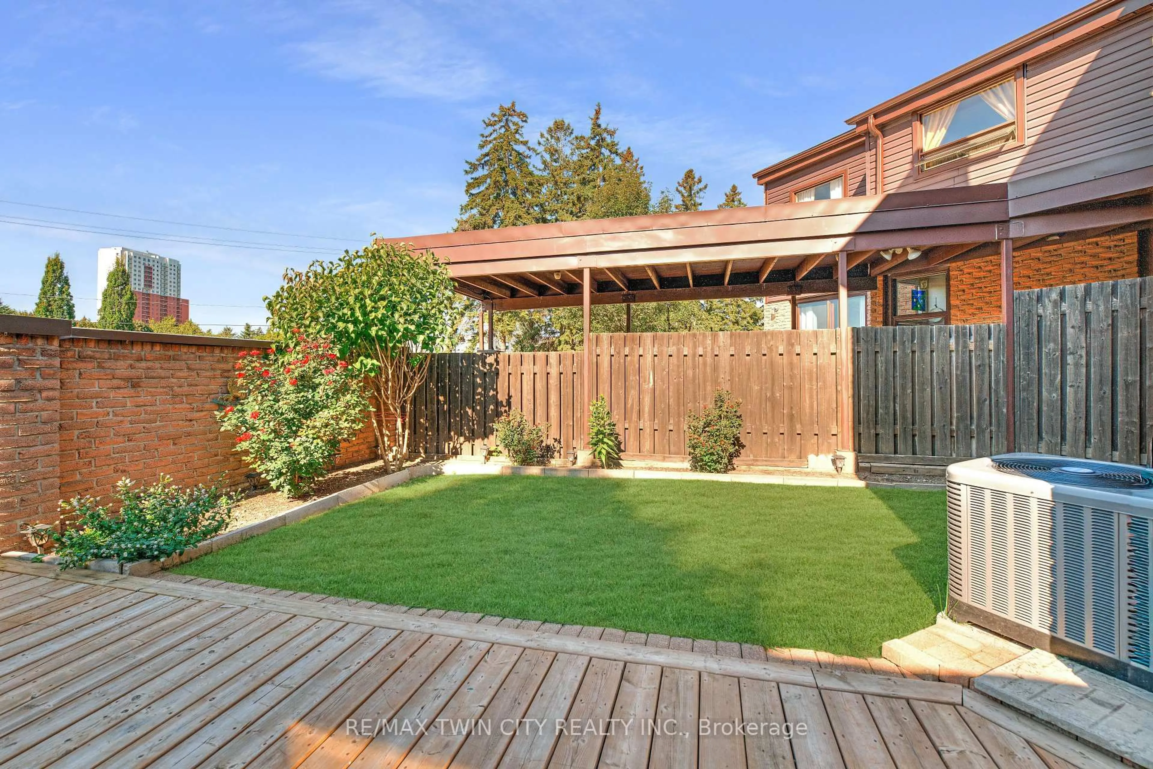 Patio, street for 28 Underhill Cres #8, Kitchener Ontario N2A 2S8