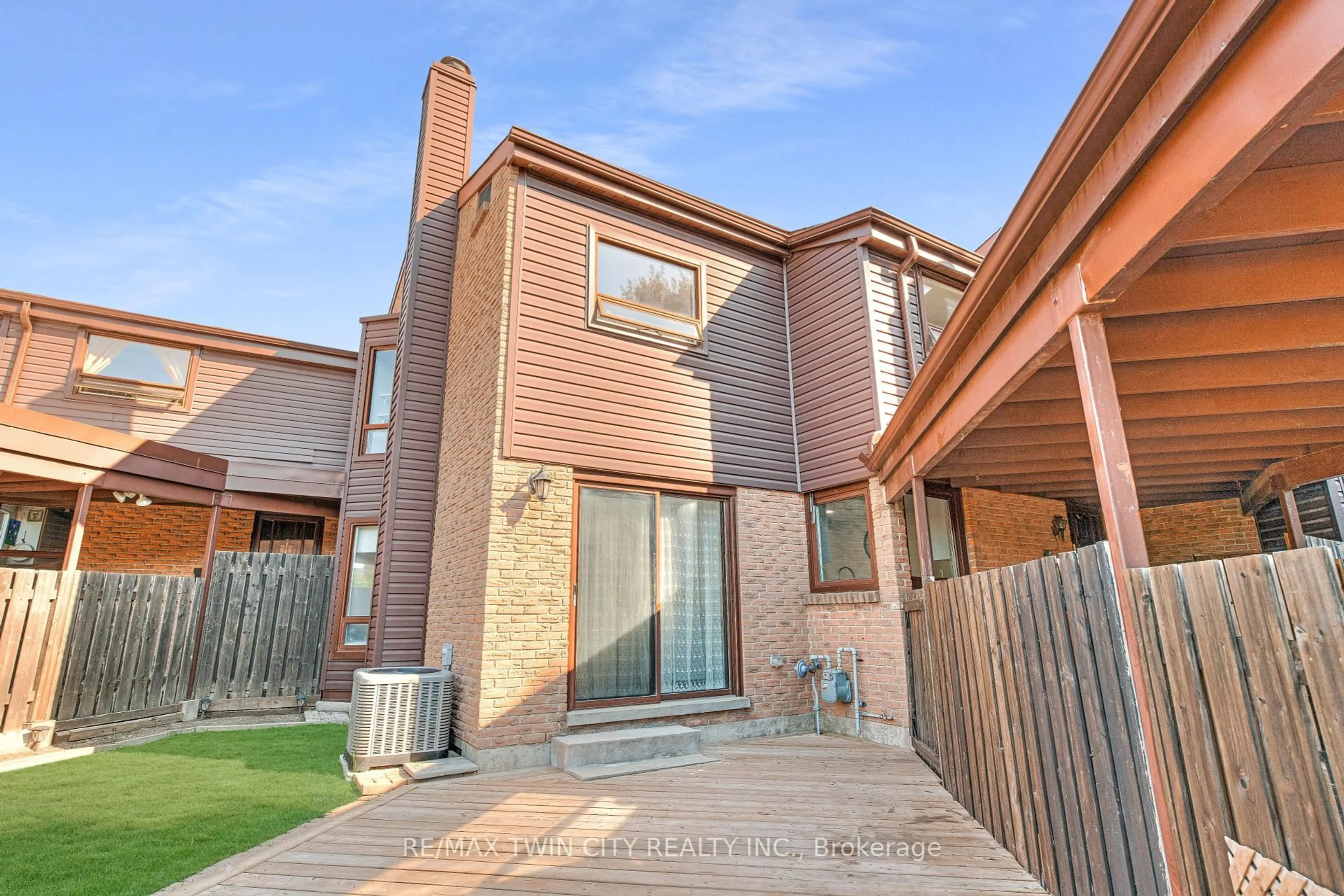 Home with brick exterior material, street for 28 Underhill Cres #8, Kitchener Ontario N2A 2S8