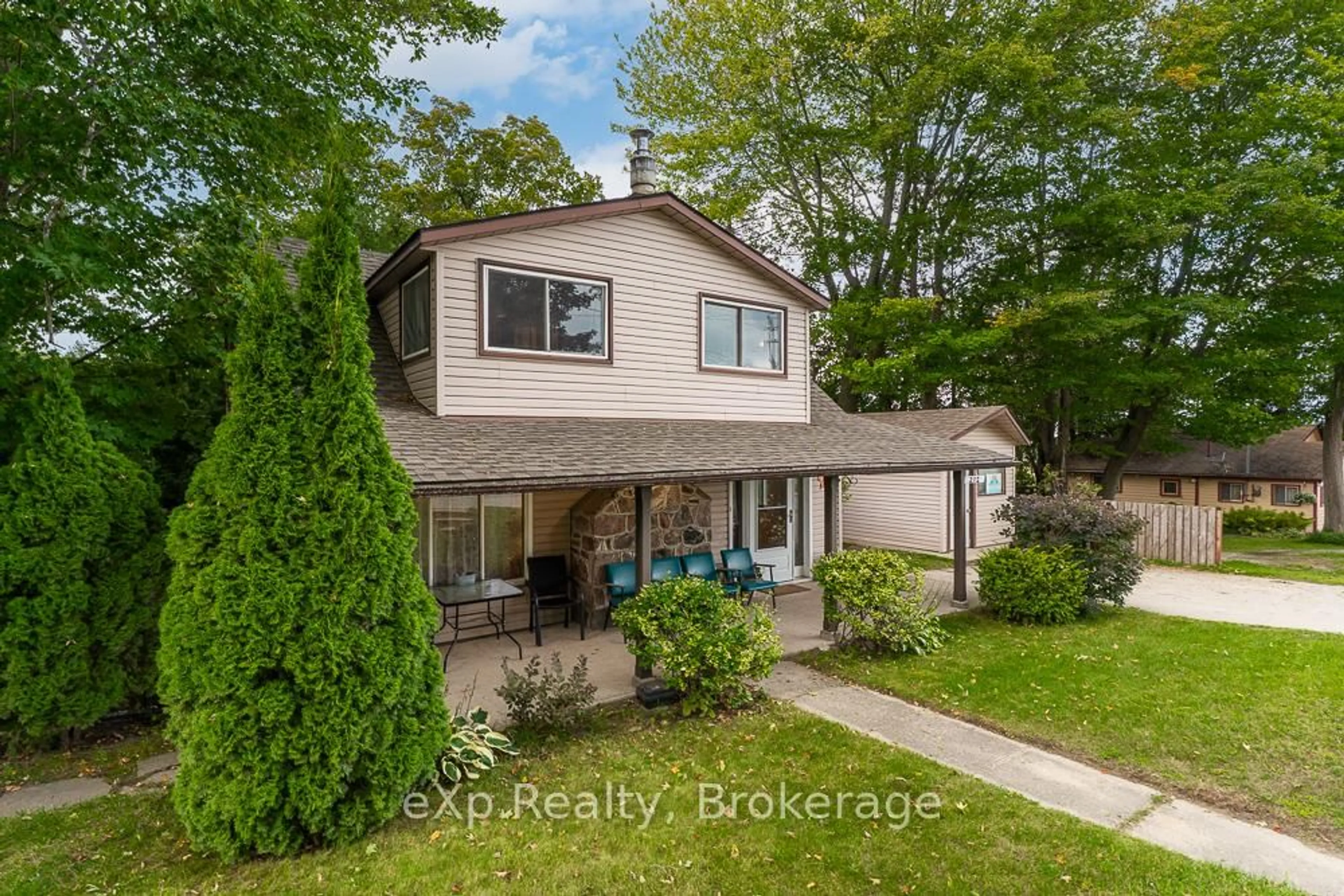 A pic from outside/outdoor area/front of a property/back of a property/a pic from drone, street for 212 Green St, Saugeen Shores Ontario N0H 2C0