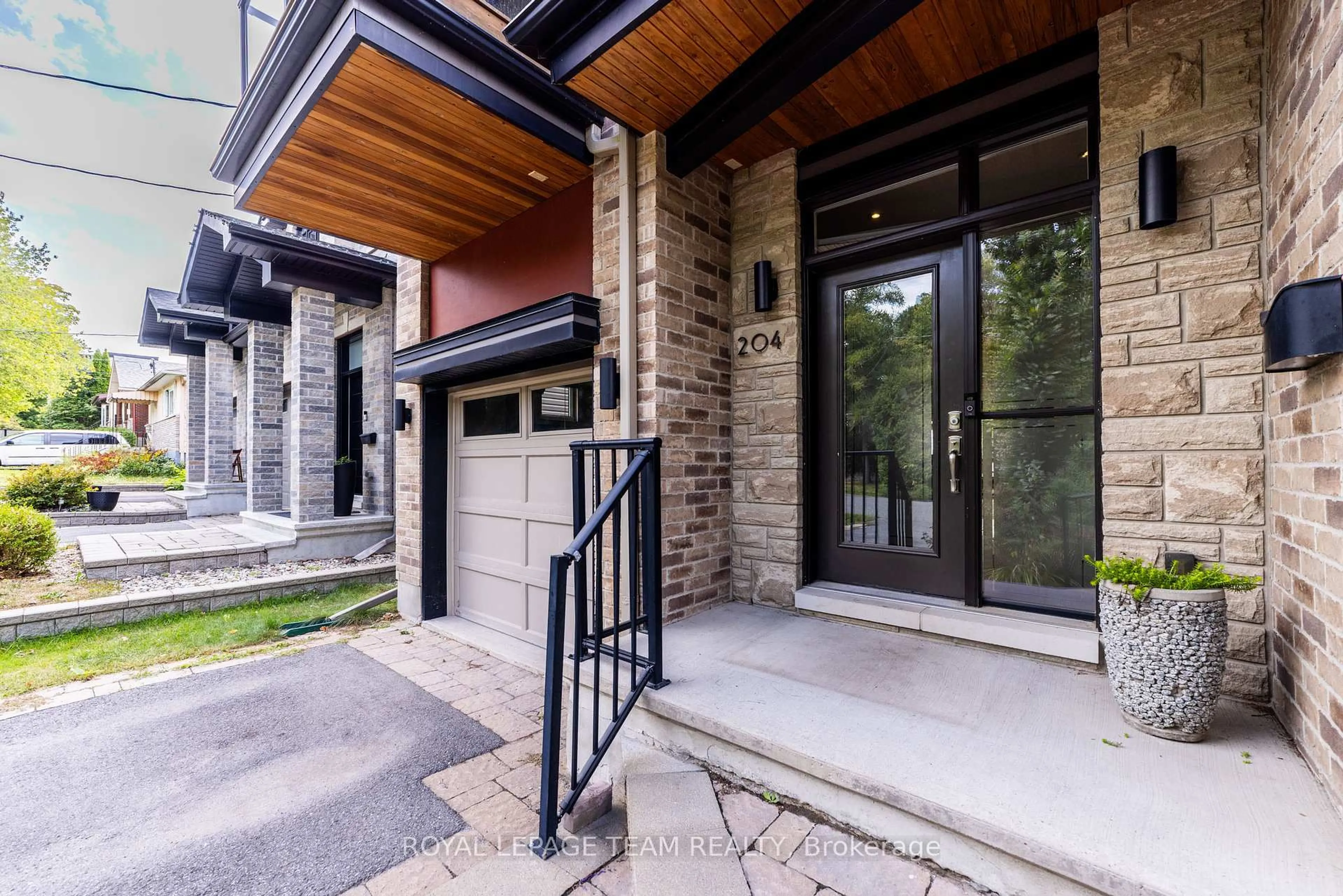 Unknown for 204 Ancaster Ave, Ottawa Ontario K2B 5B3