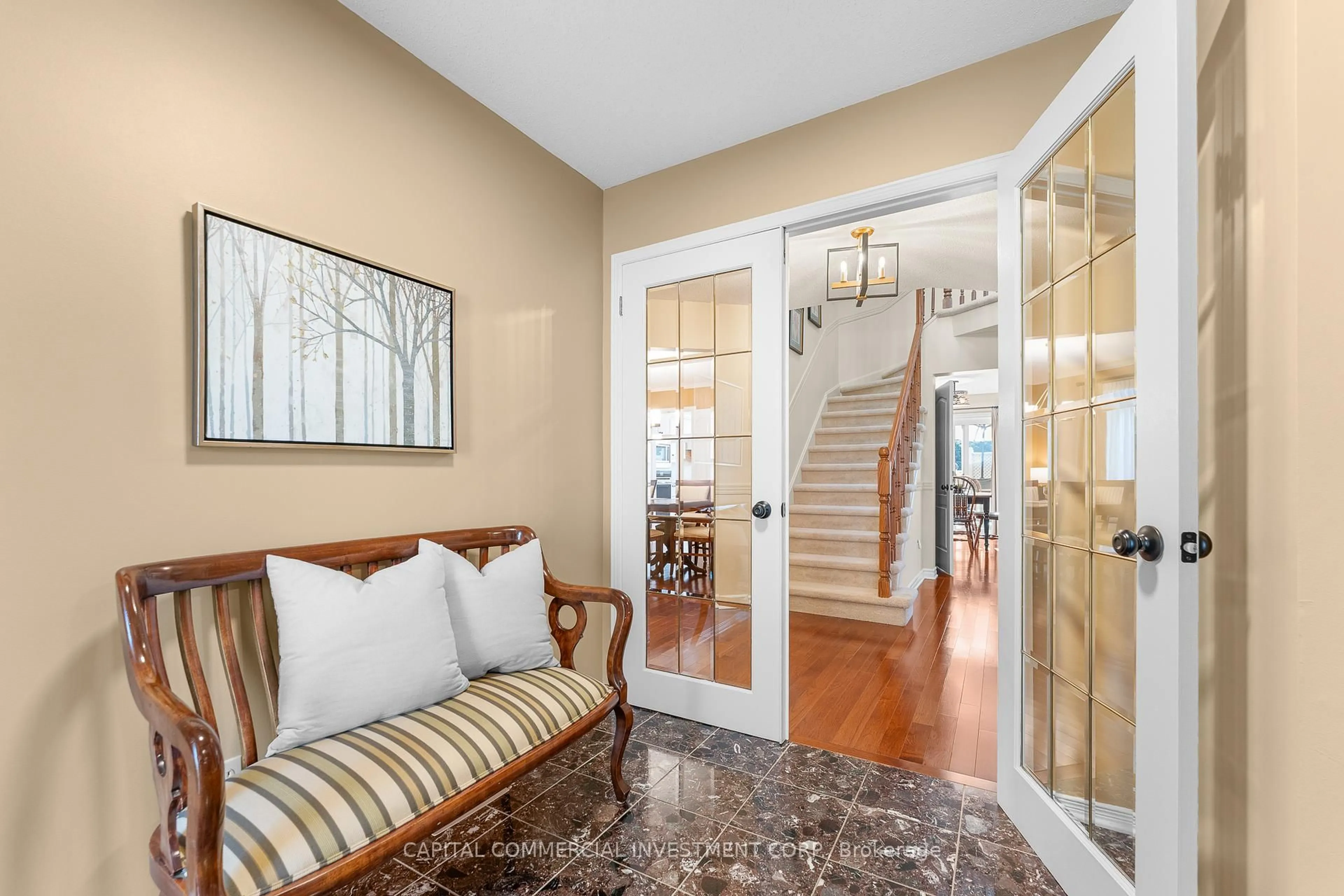 Indoor entryway for 41 Tower Hill Cres, Ottawa Ontario K2M 1R5